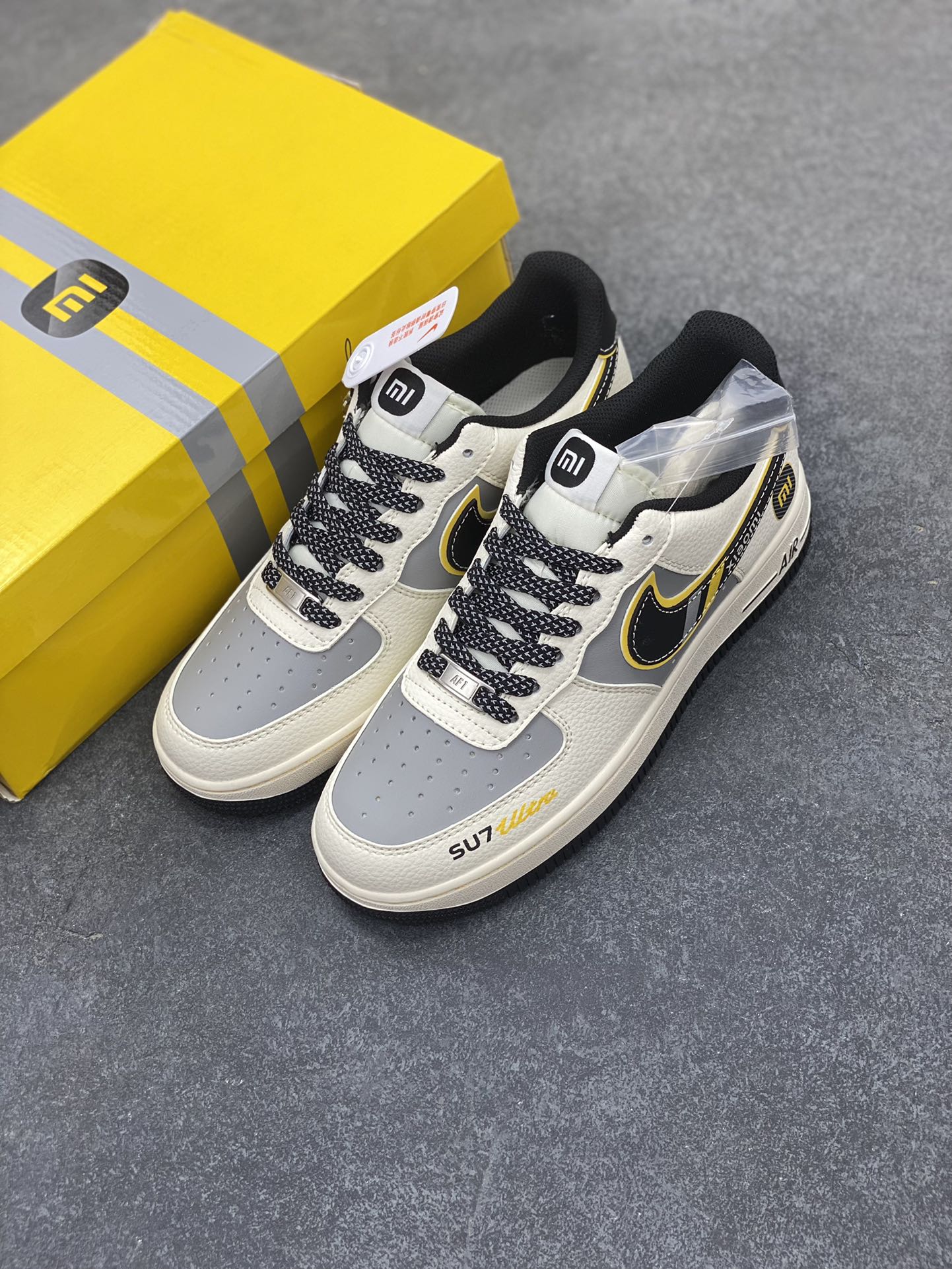 图片[8]-NIke Air Force 1 \’07 Low “小米联名——SU7Ultra”空军一号 低帮 运动鞋 休闲鞋 折边针车 工艺难度大 原楦头原纸板 原装鞋盒 定制五金配件 内置全掌气垫 原厂鞋底 货号：XX3168-165 尺码：36 36.5 37.5 38 38.5 39 40 40.5 41 42 42.5 43 44 44.5 45-选品中心