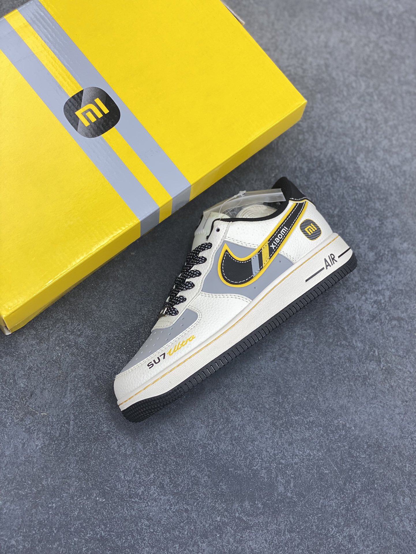 图片[7]-NIke Air Force 1 \’07 Low “小米联名——SU7Ultra”空军一号 低帮 运动鞋 休闲鞋 折边针车 工艺难度大 原楦头原纸板 原装鞋盒 定制五金配件 内置全掌气垫 原厂鞋底 货号：XX3168-165 尺码：36 36.5 37.5 38 38.5 39 40 40.5 41 42 42.5 43 44 44.5 45-选品中心