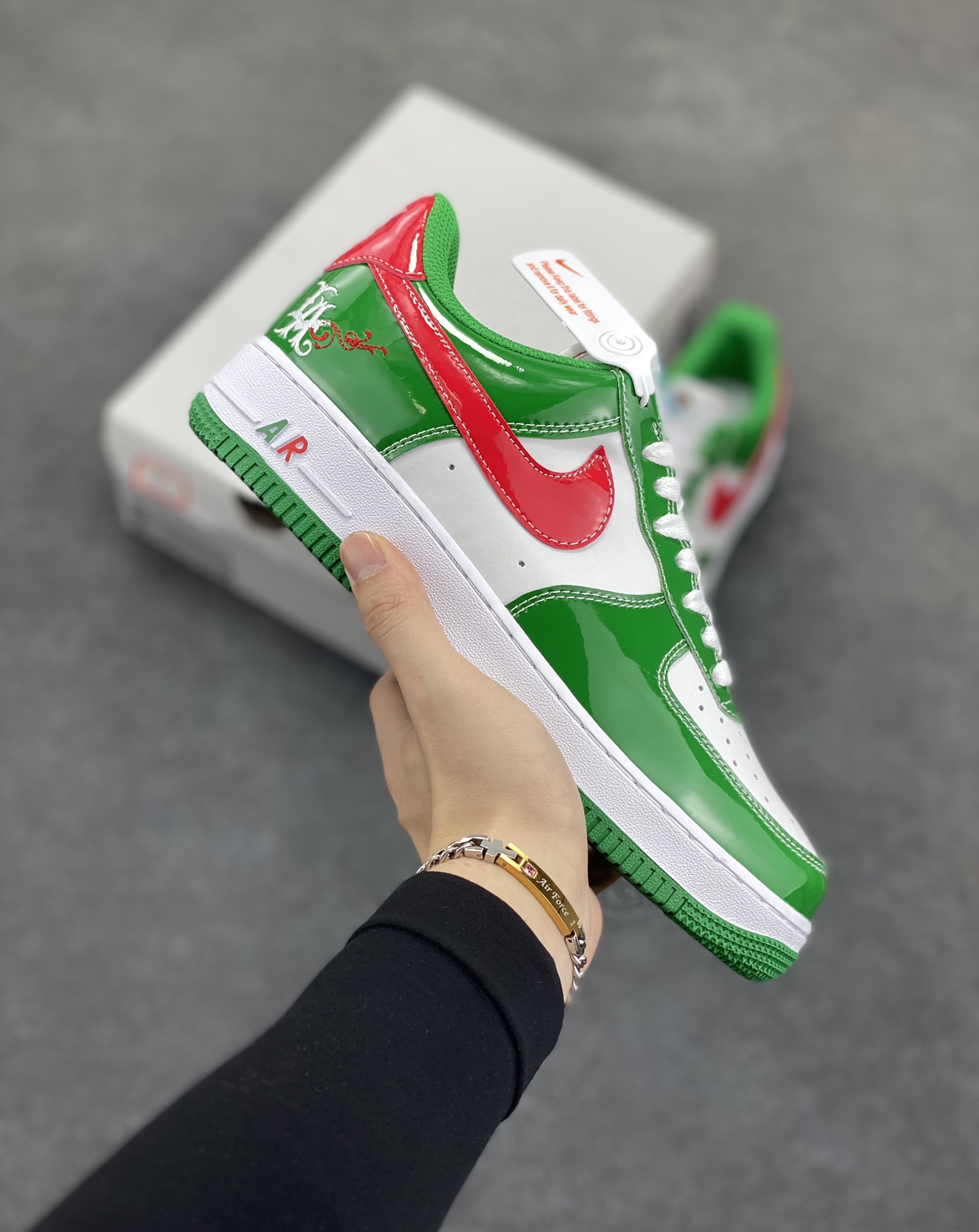 Air Force 1\’ 07 原楦头原纸板 打造纯正空军版型 专注外贸渠道 全掌内置蜂窝气垫 #原盒配件 原厂中底钢印、拉帮完美 货号:306146-131 尺码:36 36.5 37.5 38 38.5 39 40 40.5 41 42 42.5 43 44 44.5 45-选品中心