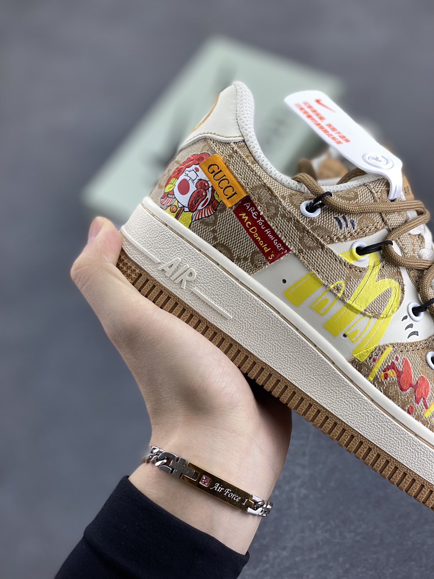 图片[6]-Nike Air Force 1 Low✨ “McDonald\’s” “麦当劳”空军一号低帮休闲运动绑带板鞋 麦当劳是全球最大的连锁快餐上市公司，1955年由雷·克洛克创立，总部位于美国芝加哥。1961年，麦当劳的品牌logo首次加入了“金色拱门”元素，金色双抛物线化身成为金色的“M”标识，成为麦当劳品牌象征性的标志。 货号：BD0077-111 尺码：36 36.5 37.5 38 38.5 39 40 40.5 41 42 42.5 43 44 44.5 45-选品中心
