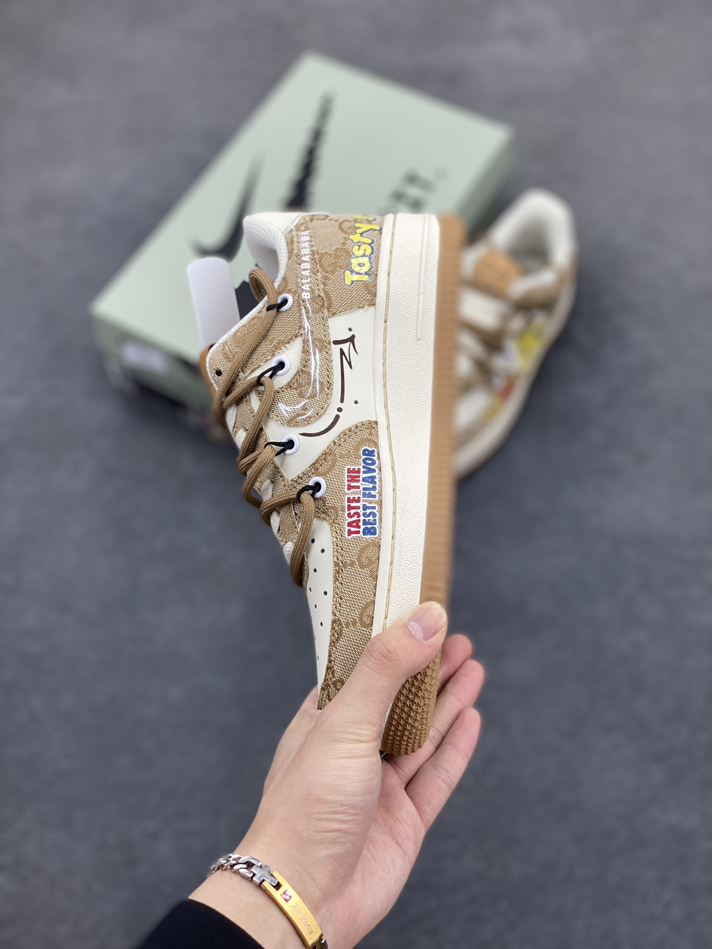 图片[3]-Nike Air Force 1 Low✨ “McDonald\’s” “麦当劳”空军一号低帮休闲运动绑带板鞋 麦当劳是全球最大的连锁快餐上市公司，1955年由雷·克洛克创立，总部位于美国芝加哥。1961年，麦当劳的品牌logo首次加入了“金色拱门”元素，金色双抛物线化身成为金色的“M”标识，成为麦当劳品牌象征性的标志。 货号：BD0077-111 尺码：36 36.5 37.5 38 38.5 39 40 40.5 41 42 42.5 43 44 44.5 45-选品中心