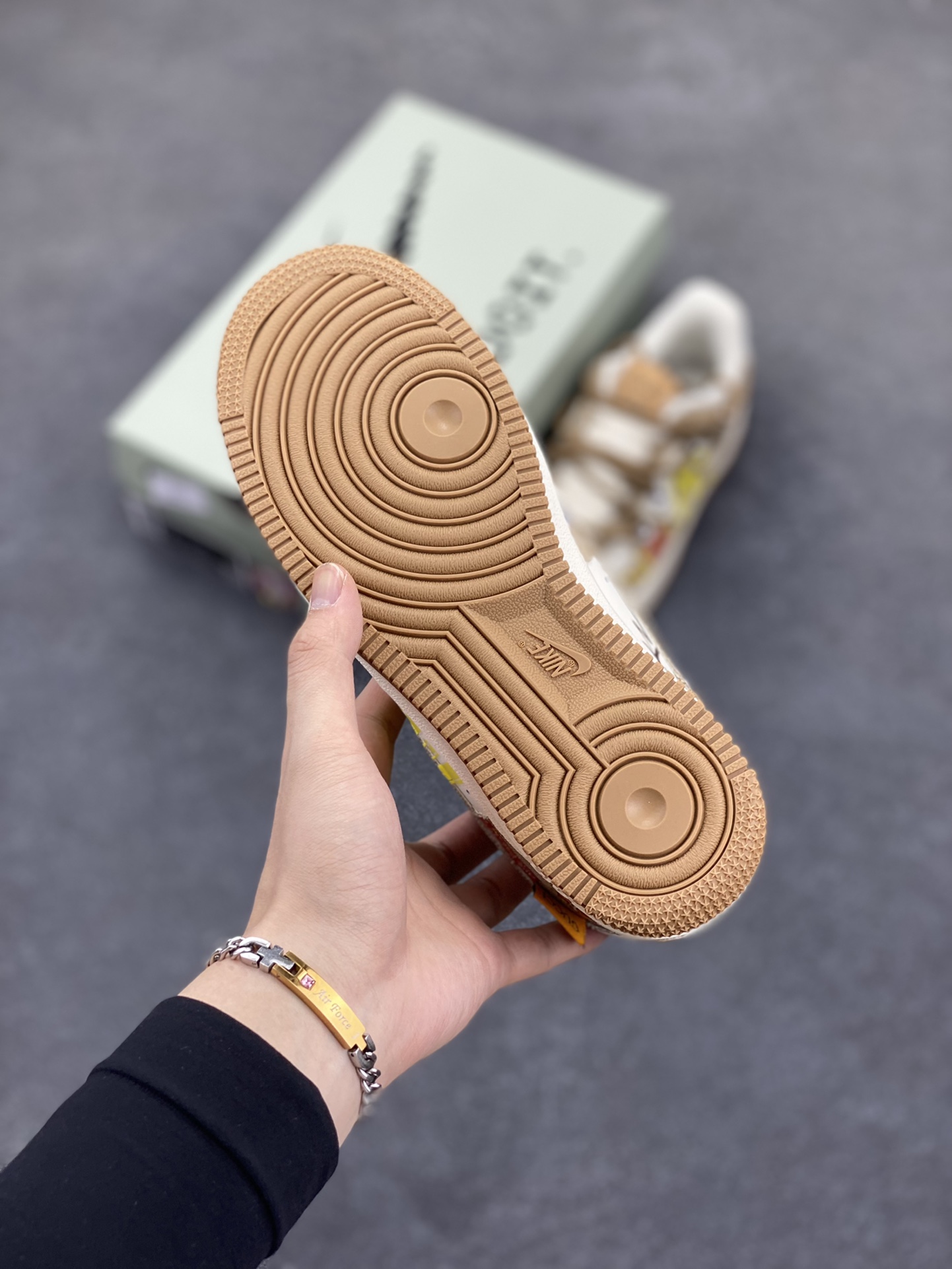 图片[5]-Nike Air Force 1 Low✨ “McDonald\’s” “麦当劳”空军一号低帮休闲运动绑带板鞋 麦当劳是全球最大的连锁快餐上市公司，1955年由雷·克洛克创立，总部位于美国芝加哥。1961年，麦当劳的品牌logo首次加入了“金色拱门”元素，金色双抛物线化身成为金色的“M”标识，成为麦当劳品牌象征性的标志。 货号：BD0077-111 尺码：36 36.5 37.5 38 38.5 39 40 40.5 41 42 42.5 43 44 44.5 45-选品中心