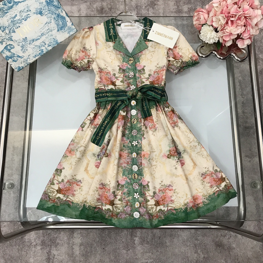 NO:211444,[Spot delivery] ZIMMERMANN Limited series Small lapel floral pattern dress Classic comprehensive printing design with color-blocked blue neckline splicing Diamond button accessories Soft texture, smooth and comfortable, skin-friendly and not tied, excellent upper body effect, a must-have artifact for princess ~ size size 90---120-130-140-150 Counter packaging 70, clothes, skirts,19860909【现货发】  ZIMMERMANN 限定系列 小翻领碎花纹连衣裙 经典全面印花设计搭配拼色蓝色领口拼接 碎钻纽扣配饰 面料柔软质地 柔顺舒适 亲肤不扎 上身效果极好 公主的必备神器～  size尺码90---120-130-140-150 专柜包装70,衣服,skirts,,Children's