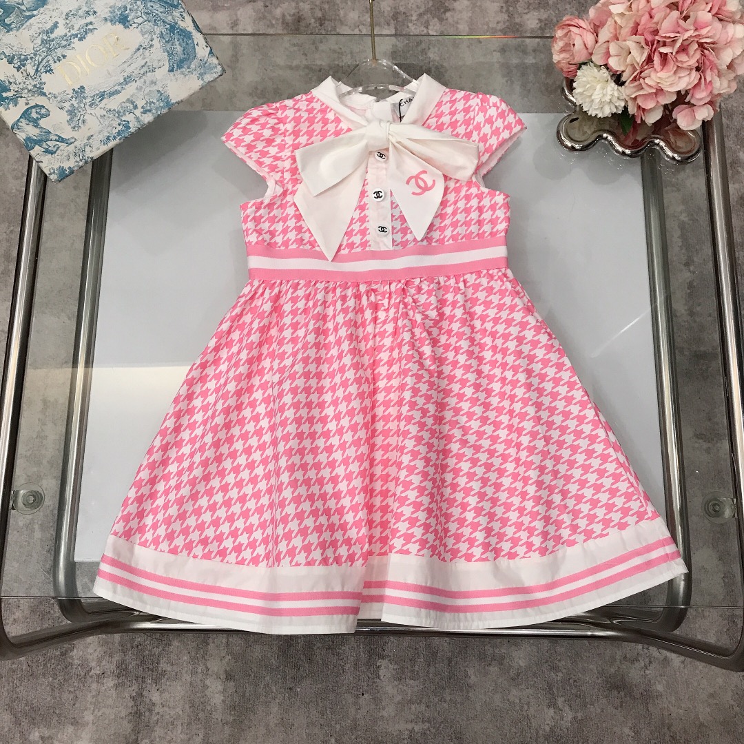 NO:211491,[Spot delivery] CHANE* Xiaoxiangfeng bow-collar dress Classic comprehensive printed design with collar splicing webbing to tie waist waist design Soft texture Soft and comfortable, skin-friendly and not tied, excellent upper body effect A must-have artifact for princess ~ size size--130-140-150-160 Wear height 105-155 [CM] Counter packaging 70, clothes, chanel, skirts,19860909【现货发】  CHANE* 小香风蝴蝶结领连衣裙 经典全面印花设计搭配领口拼接织带可绑 腰部收腰设计 面料柔软质地 柔顺舒适 亲肤不扎 上身效果极好 公主的必备神器～  size尺码--130-140-150-160 穿身高105-155【CM】 专柜包装70,衣服,chanel,skirts,,Children's