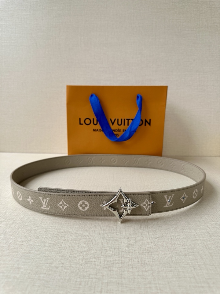      3.0宽LV 双面荔枝腰带以新颖视角解读路易威登经典元素 Monogram EmPreinte