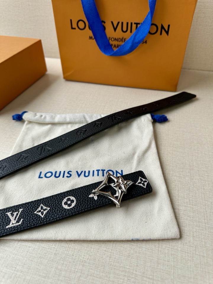      3.0宽LV 双面荔枝腰带以新颖视角解读路易威登经典元素 Monogram EmPreinte