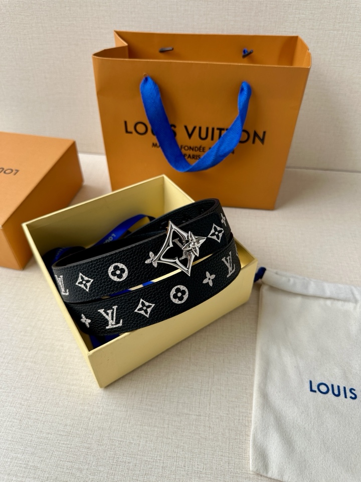      3.0宽LV 双面荔枝腰带以新颖视角解读路易威登经典元素 Monogram EmPreinte