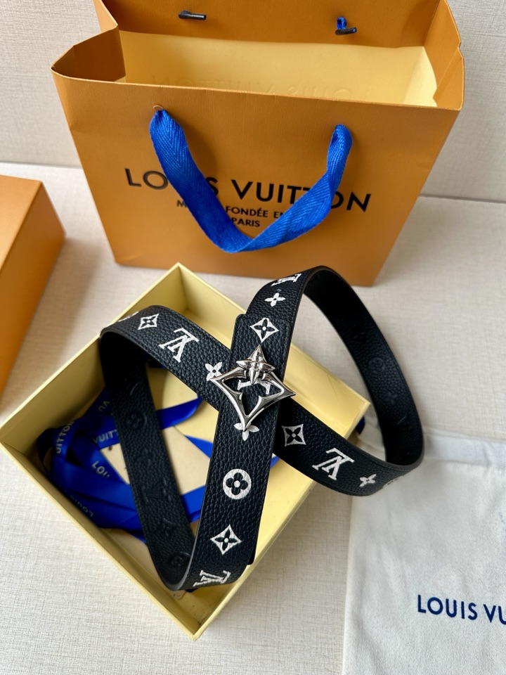      3.0宽LV 双面荔枝腰带以新颖视角解读路易威登经典元素 Monogram EmPreinte