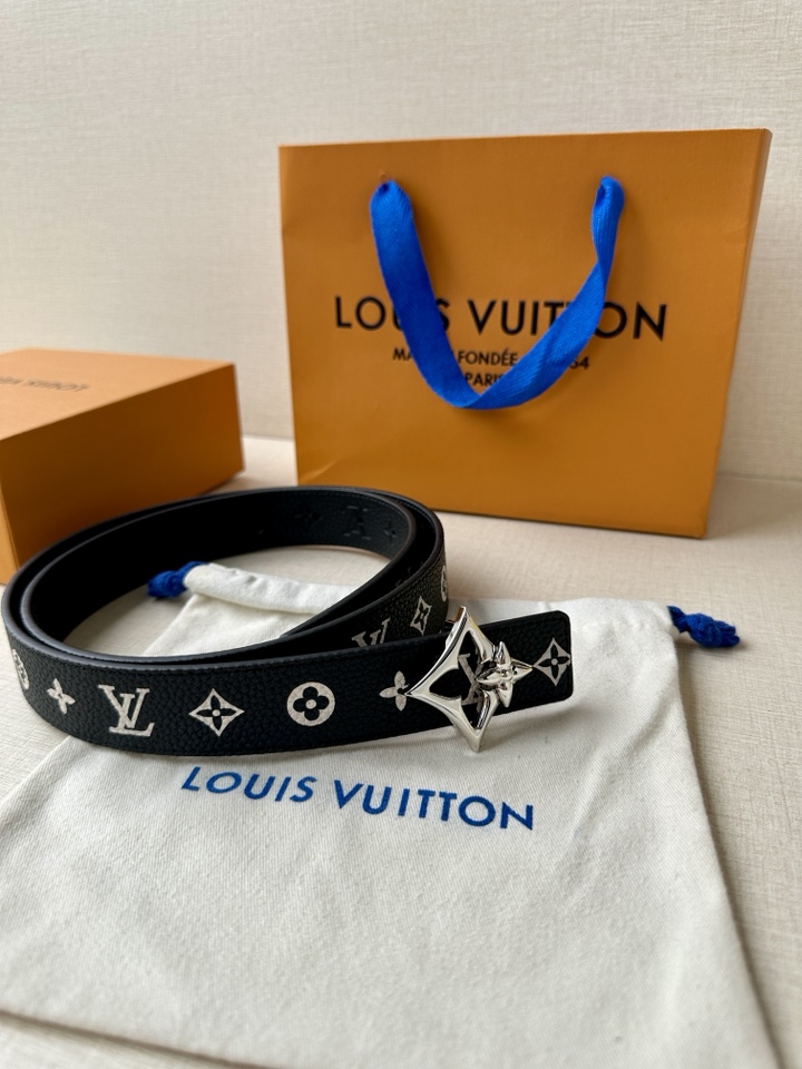      3.0宽LV 双面荔枝腰带以新颖视角解读路易威登经典元素 Monogram EmPreinte