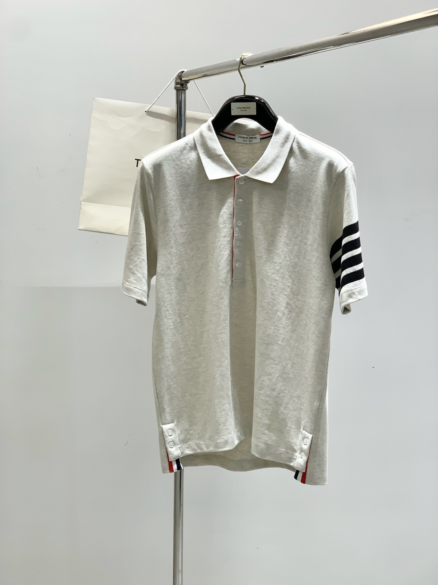 NO:159188,Clothes, pants, Thom Browne Tom Brown, the latest summer products, fashionable and casual suits, the counter is available at the same time, original singles, imported original fabric, excellent comfort, top-level printing craft letter pattern logo, original hardware and auxiliary decoration, extremely high grade, calm and versatile, handsome and stylish, digits 1-5, thom browne, alexander wang19860909衣服,裤子,Thom Browne 汤姆·布朗 ,夏季最新品,时尚休闲套装,专柜同步有售,原单狠货,采用进口原版面料,舒适度极佳,顶级印花工艺字母图案logo,原版五金辅料装饰,档次极高,从容百搭,上身帅气有型,码数1-5,,thom browne,alexander wang,Men's clothing