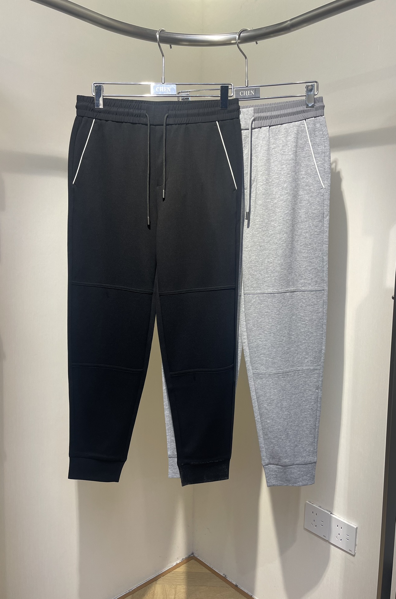 NO:414055,Zegna* new homework·Spring style spot color black gray number 48-56,,alexander wang19860909Zegna*新作业·休闲裤春款现货 颜色 黑 灰 码数 48-56,,alexander wang,Men's clothing