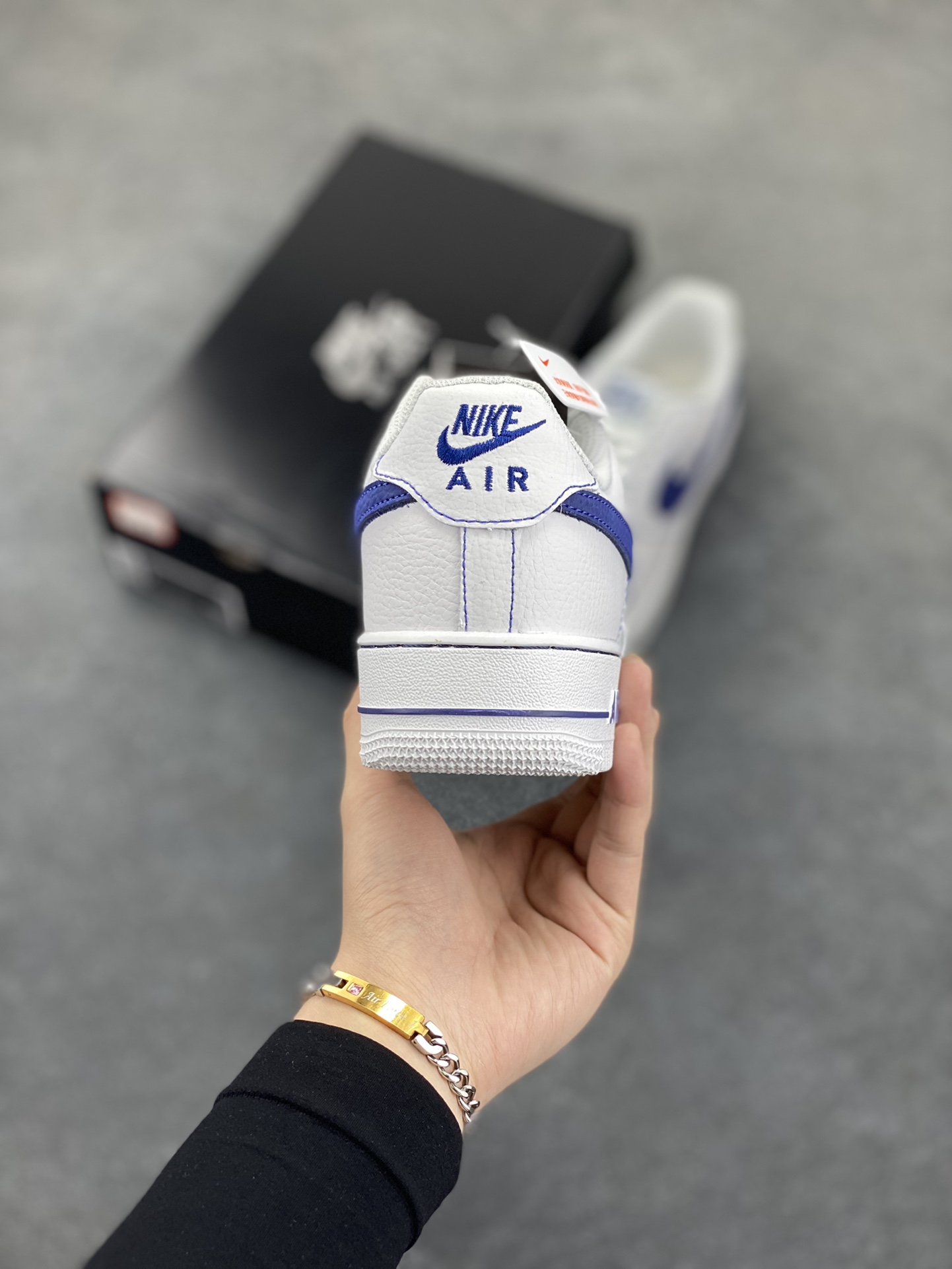 图片[4]-福利特价 Nike Air Force 1 Low 白蓝 原楦头原纸板 打造纯正空军版型 专注外贸渠道 全掌内置蜂窝气垫 原盒配件 原厂中底钢印、拉帮完美 货号：HQ2037-100 尺码：36 36.5 37.5 38 38.5 39 40 40.5 41 42 42.5 43 44 44.5 45-选品中心