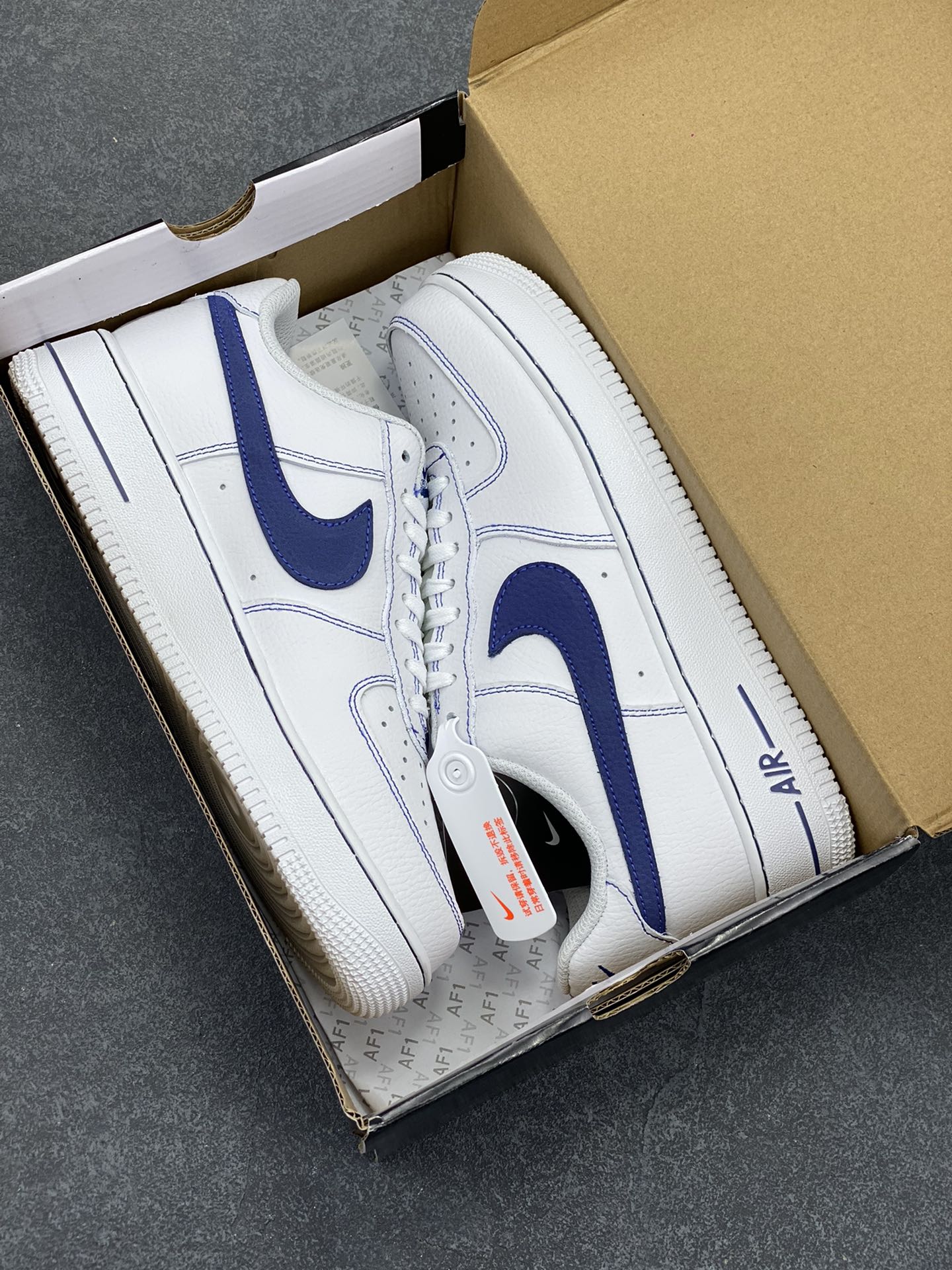 图片[9]-福利特价 Nike Air Force 1 Low 白蓝 原楦头原纸板 打造纯正空军版型 专注外贸渠道 全掌内置蜂窝气垫 原盒配件 原厂中底钢印、拉帮完美 货号：HQ2037-100 尺码：36 36.5 37.5 38 38.5 39 40 40.5 41 42 42.5 43 44 44.5 45-选品中心