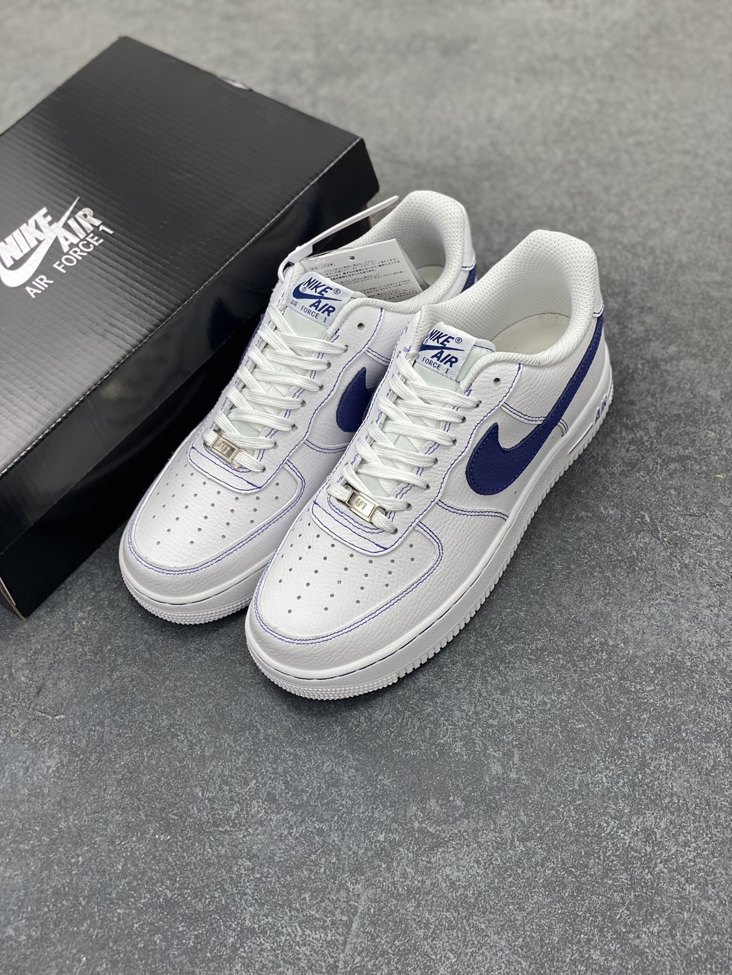 图片[8]-福利特价 Nike Air Force 1 Low 白蓝 原楦头原纸板 打造纯正空军版型 专注外贸渠道 全掌内置蜂窝气垫 原盒配件 原厂中底钢印、拉帮完美 货号：HQ2037-100 尺码：36 36.5 37.5 38 38.5 39 40 40.5 41 42 42.5 43 44 44.5 45-选品中心