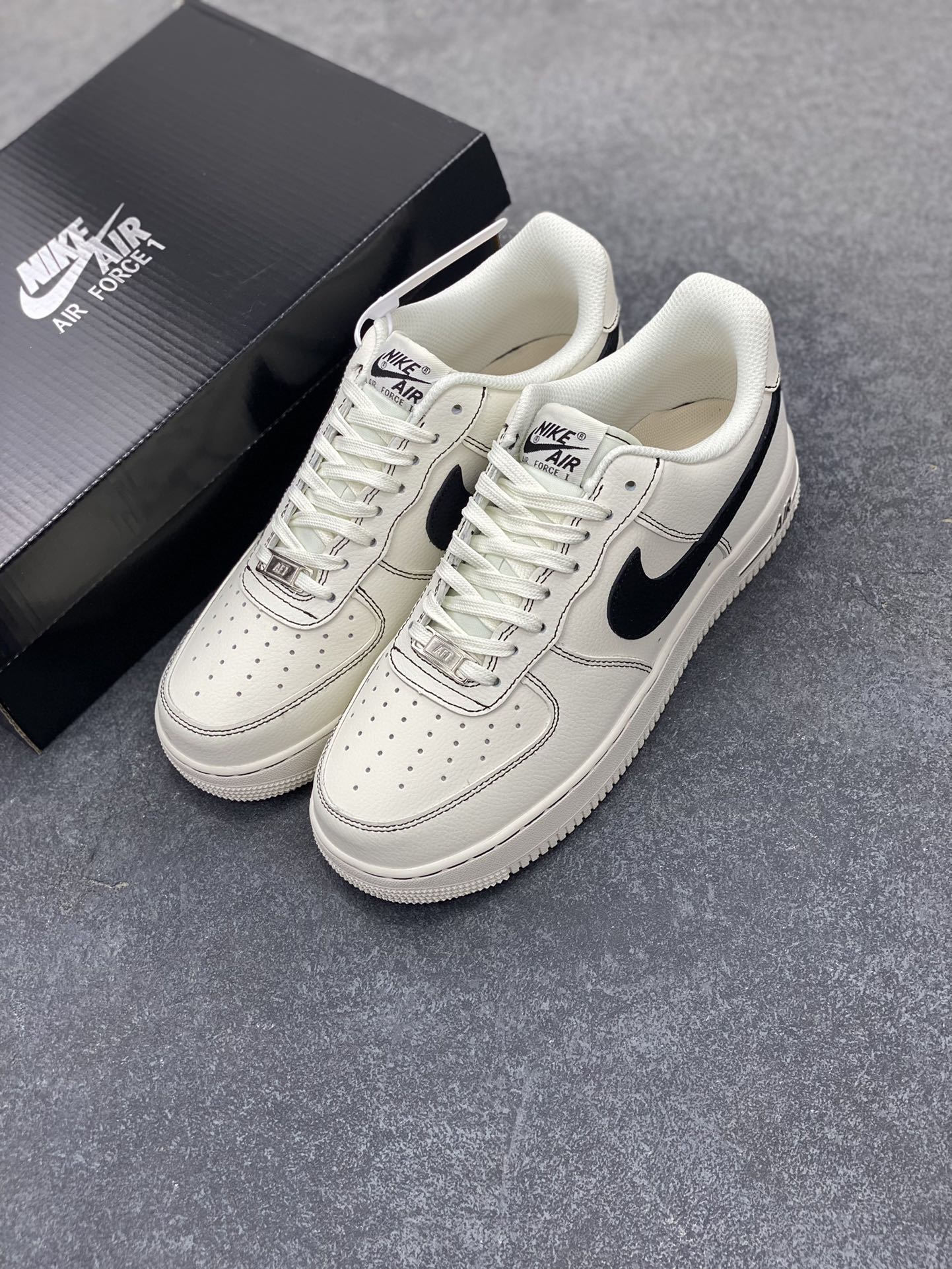 图片[8]-福利特价 Nike Air Force 1 Low 白黑 原楦头原纸板 打造纯正空军版型 专注外贸渠道 全掌内置蜂窝气垫 原盒配件 原厂中底钢印、拉帮完美 货号：HQ2037-200 尺码：36 36.5 37.5 38 38.5 39 40 40.5 41 42 42.5 43 44 44.5 45-选品中心