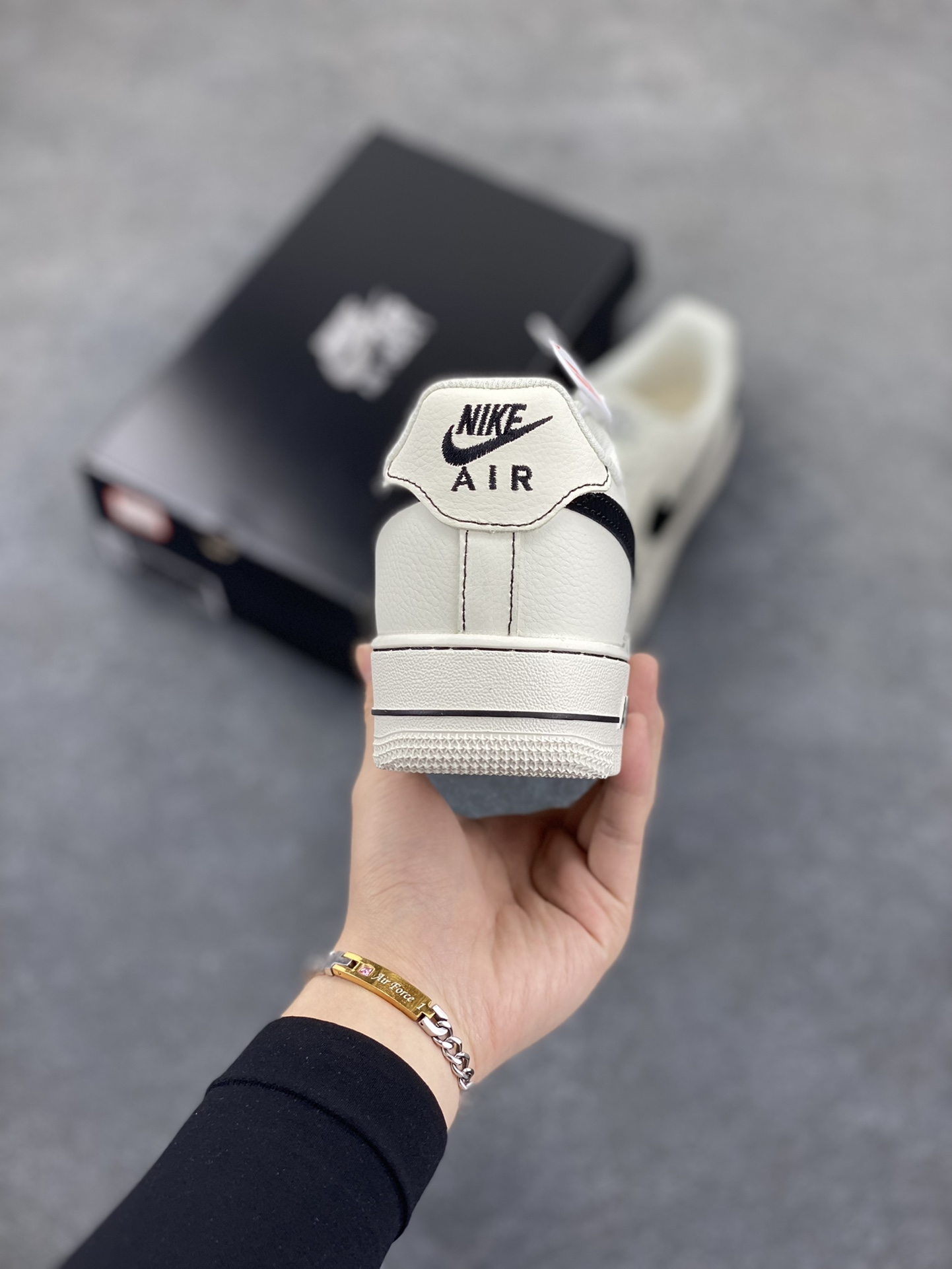 图片[4]-福利特价 Nike Air Force 1 Low 白黑 原楦头原纸板 打造纯正空军版型 专注外贸渠道 全掌内置蜂窝气垫 原盒配件 原厂中底钢印、拉帮完美 货号：HQ2037-200 尺码：36 36.5 37.5 38 38.5 39 40 40.5 41 42 42.5 43 44 44.5 45-选品中心