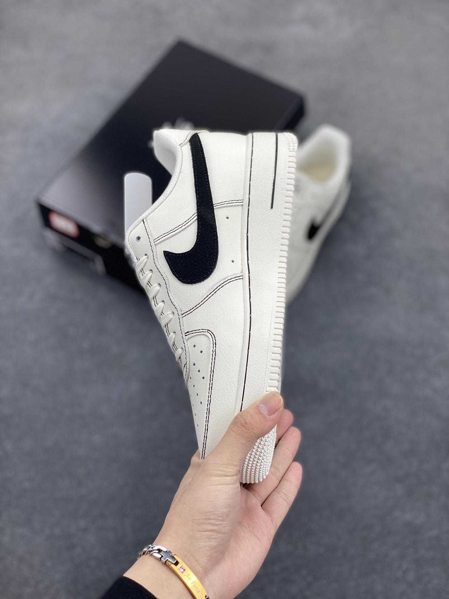 图片[3]-福利特价 Nike Air Force 1 Low 白黑 原楦头原纸板 打造纯正空军版型 专注外贸渠道 全掌内置蜂窝气垫 原盒配件 原厂中底钢印、拉帮完美 货号：HQ2037-200 尺码：36 36.5 37.5 38 38.5 39 40 40.5 41 42 42.5 43 44 44.5 45-选品中心