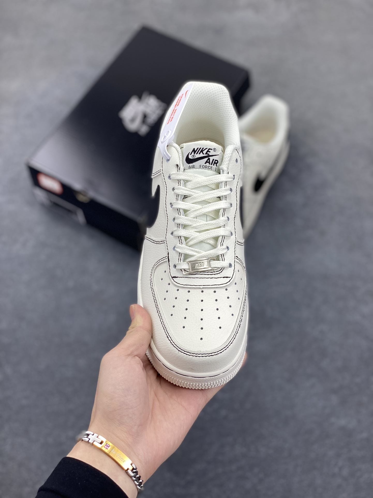 图片[2]-福利特价 Nike Air Force 1 Low 白黑 原楦头原纸板 打造纯正空军版型 专注外贸渠道 全掌内置蜂窝气垫 原盒配件 原厂中底钢印、拉帮完美 货号：HQ2037-200 尺码：36 36.5 37.5 38 38.5 39 40 40.5 41 42 42.5 43 44 44.5 45-选品中心