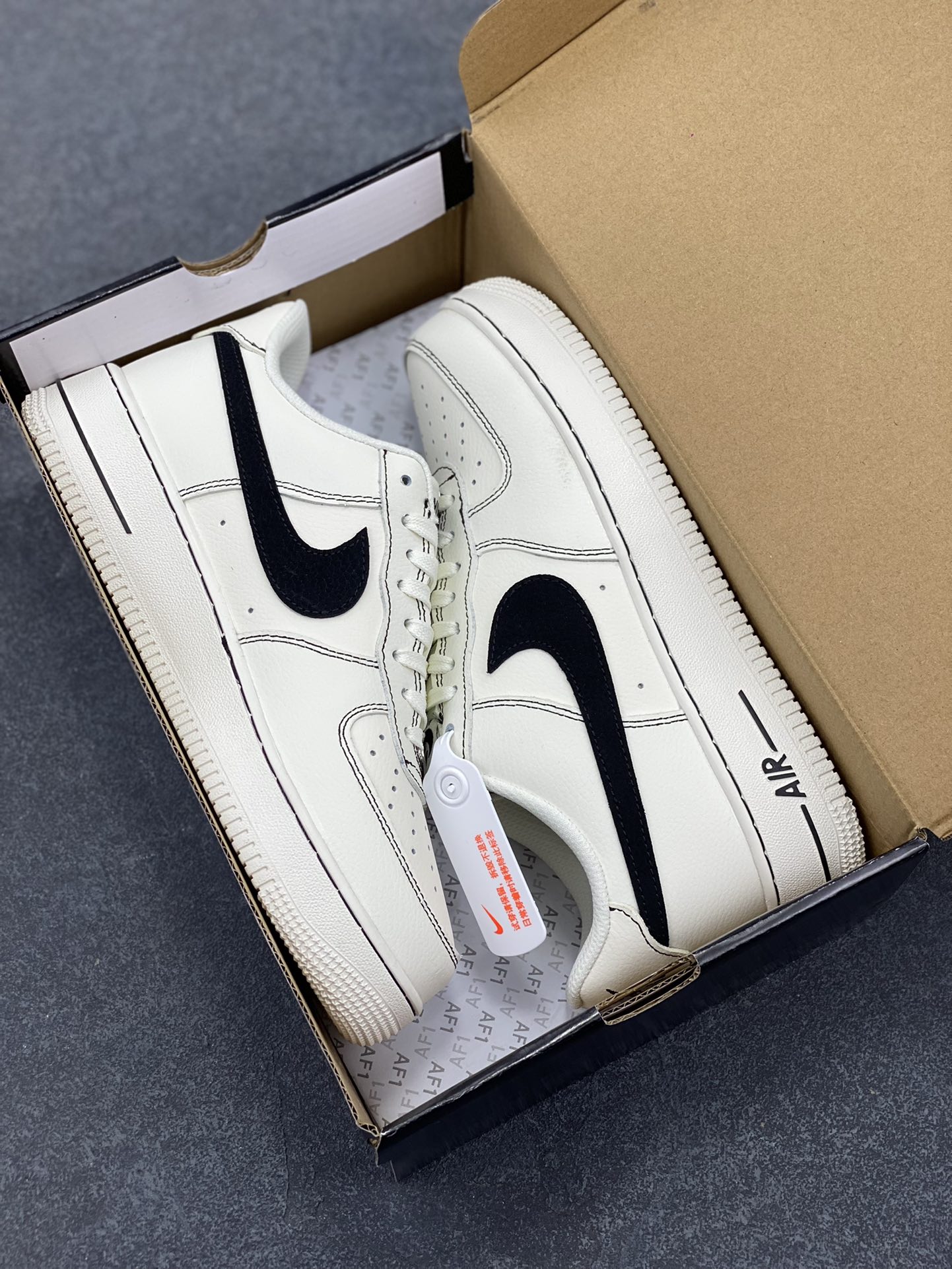 图片[9]-福利特价 Nike Air Force 1 Low 白黑 原楦头原纸板 打造纯正空军版型 专注外贸渠道 全掌内置蜂窝气垫 原盒配件 原厂中底钢印、拉帮完美 货号：HQ2037-200 尺码：36 36.5 37.5 38 38.5 39 40 40.5 41 42 42.5 43 44 44.5 45-选品中心