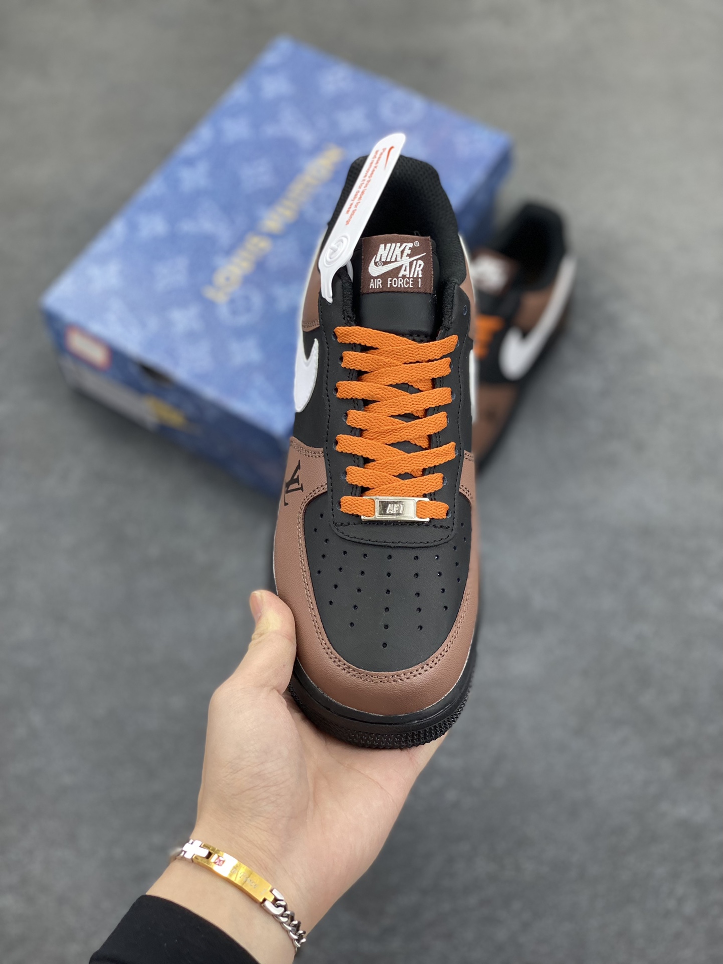 图片[2]-Nike Air Force 1 Low 空军一号低帮百搭休闲运动板鞋。柔软、弹性十足的缓震性能和出色的中底设计，横跨复古与现代的外型结合，造就出风靡全球三十多年的Force 1，直到今天还深受青睐。 货号：808788-624 尺码：36 36.5 37.5 38 38.5 39 40 40.5 41 42 42.5 43 44 44.5 45-选品中心