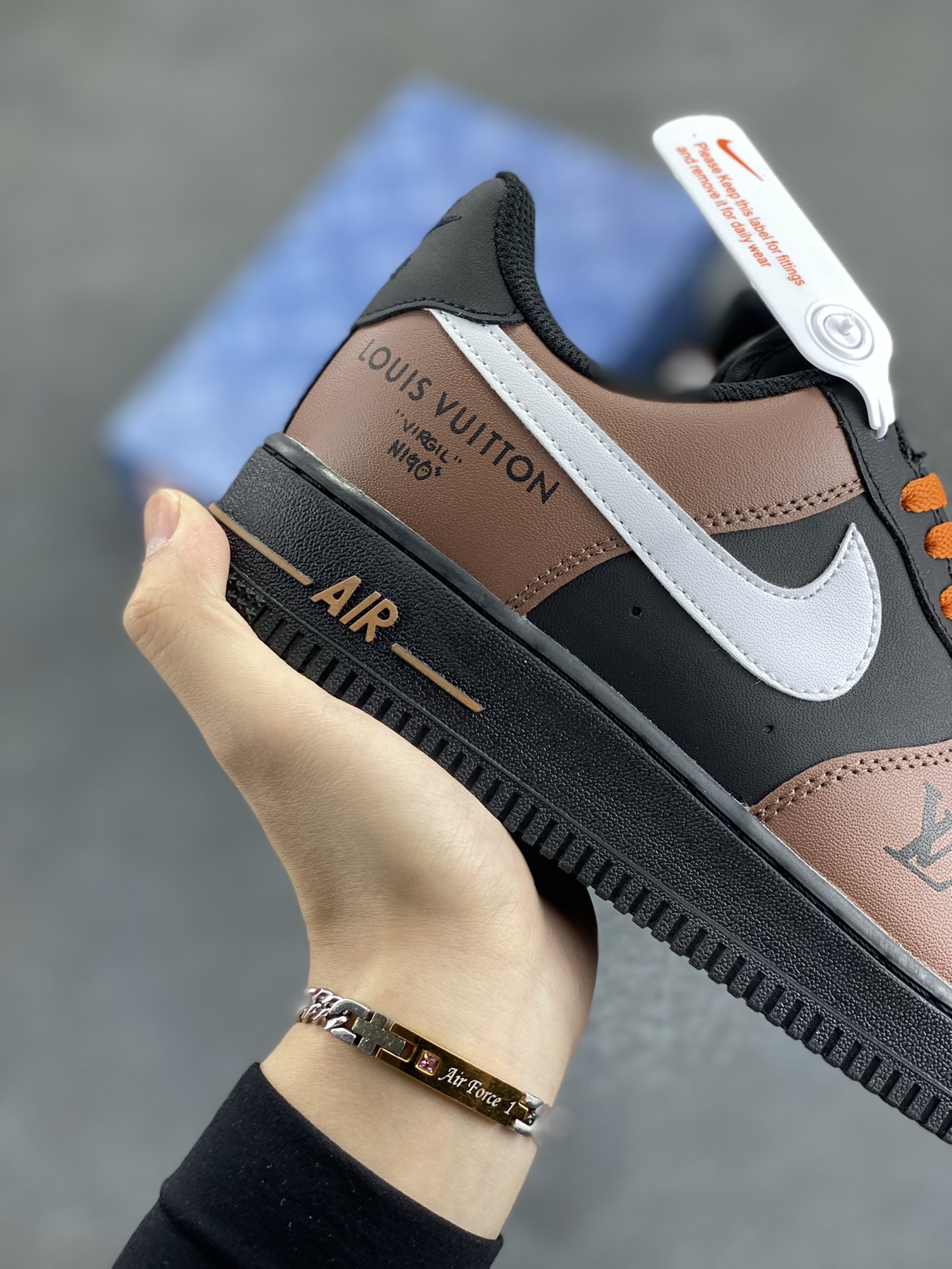 图片[6]-Nike Air Force 1 Low 空军一号低帮百搭休闲运动板鞋。柔软、弹性十足的缓震性能和出色的中底设计，横跨复古与现代的外型结合，造就出风靡全球三十多年的Force 1，直到今天还深受青睐。 货号：808788-624 尺码：36 36.5 37.5 38 38.5 39 40 40.5 41 42 42.5 43 44 44.5 45-选品中心