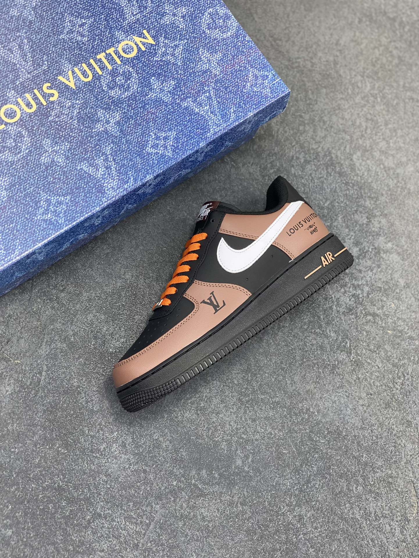 图片[7]-Nike Air Force 1 Low 空军一号低帮百搭休闲运动板鞋。柔软、弹性十足的缓震性能和出色的中底设计，横跨复古与现代的外型结合，造就出风靡全球三十多年的Force 1，直到今天还深受青睐。 货号：808788-624 尺码：36 36.5 37.5 38 38.5 39 40 40.5 41 42 42.5 43 44 44.5 45-选品中心