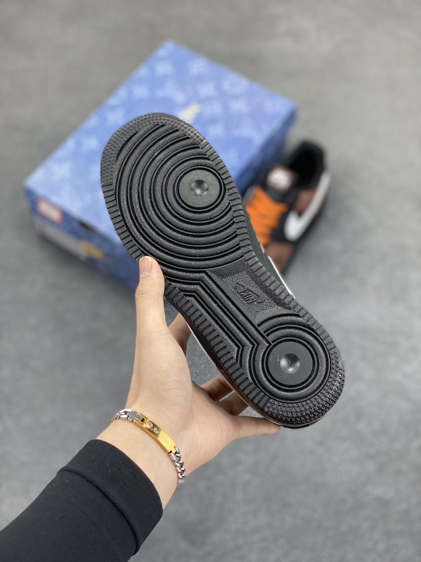 图片[5]-Nike Air Force 1 Low 空军一号低帮百搭休闲运动板鞋。柔软、弹性十足的缓震性能和出色的中底设计，横跨复古与现代的外型结合，造就出风靡全球三十多年的Force 1，直到今天还深受青睐。 货号：808788-624 尺码：36 36.5 37.5 38 38.5 39 40 40.5 41 42 42.5 43 44 44.5 45-选品中心