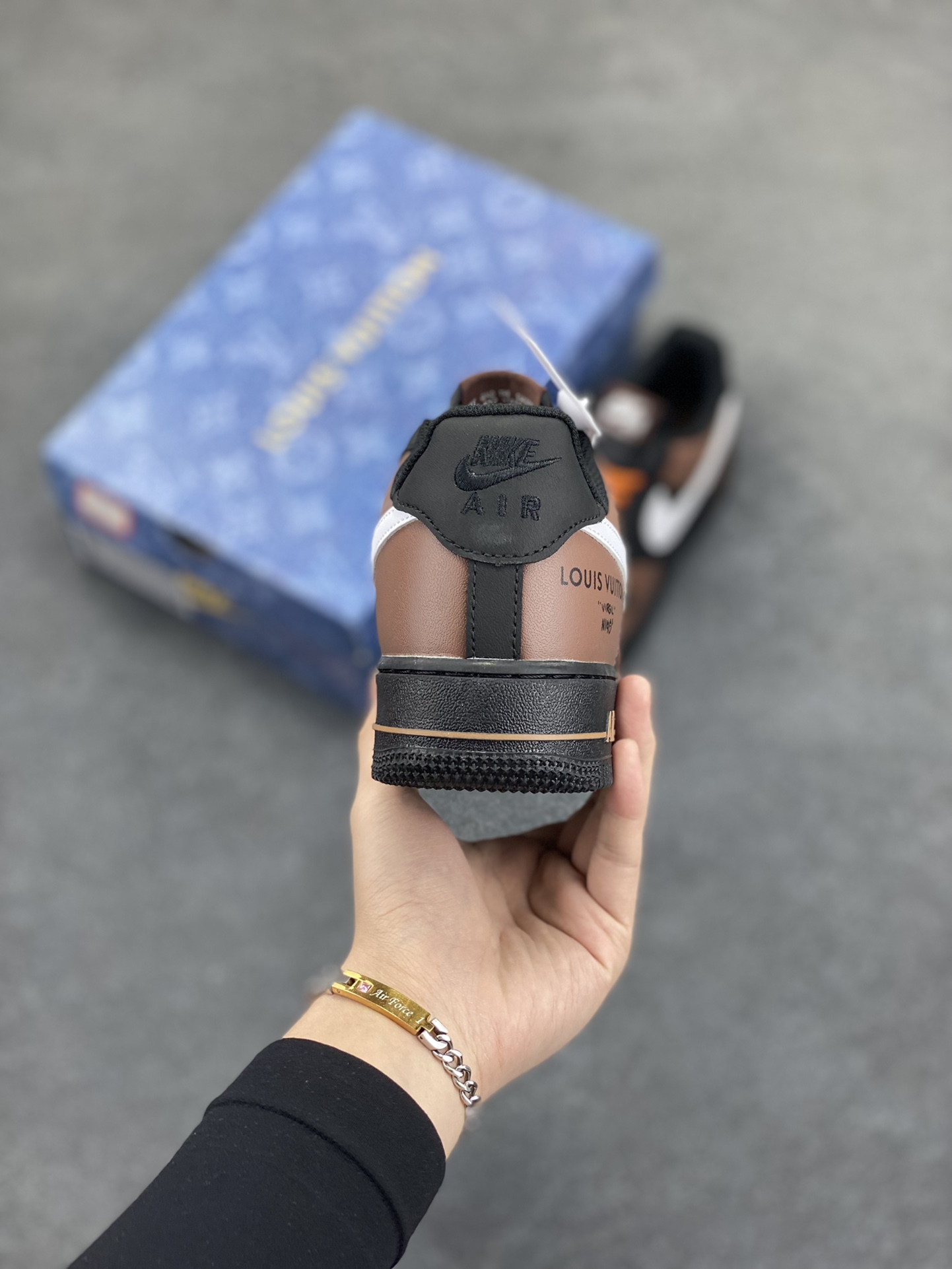 图片[4]-Nike Air Force 1 Low 空军一号低帮百搭休闲运动板鞋。柔软、弹性十足的缓震性能和出色的中底设计，横跨复古与现代的外型结合，造就出风靡全球三十多年的Force 1，直到今天还深受青睐。 货号：808788-624 尺码：36 36.5 37.5 38 38.5 39 40 40.5 41 42 42.5 43 44 44.5 45-选品中心