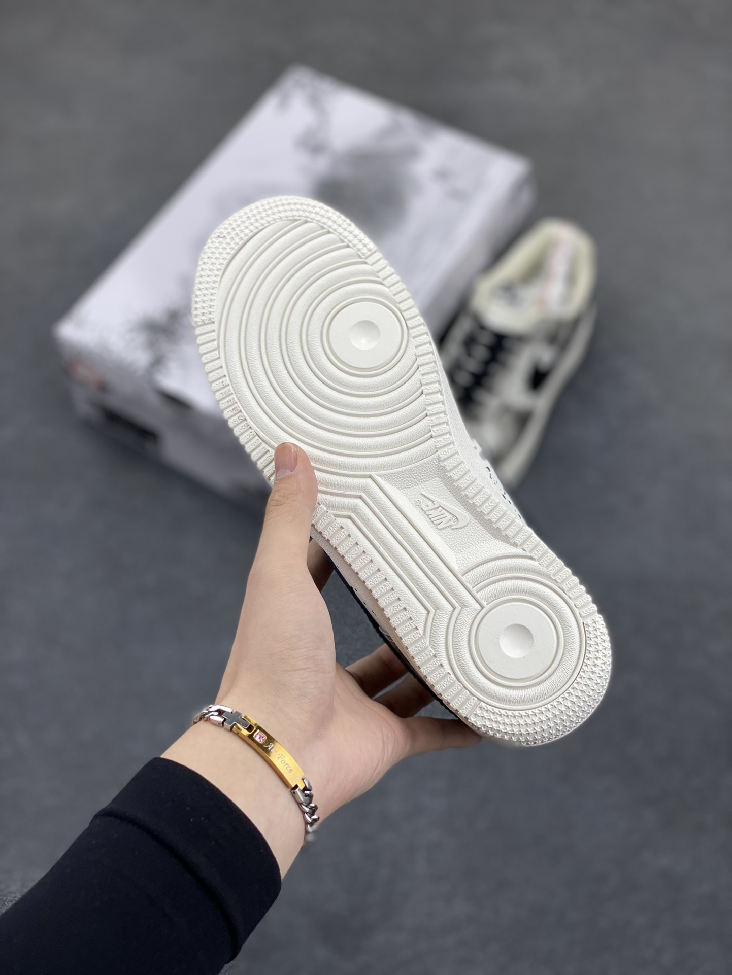 图片[5]-Nike Air Force 1 Low ’07 山水墨画配色 空军一号低帮休闲板鞋 原厂定制皮料 原盒原包装 原楦原纸板 纯正版型 正品NFC感应芯片 高清洁度 内置全掌气垫 货号：BL1522-089 尺码：36 36.5 37.5 38 38.5 39 40 40.5 41 42 42.5 43 44 44.5 45-选品中心