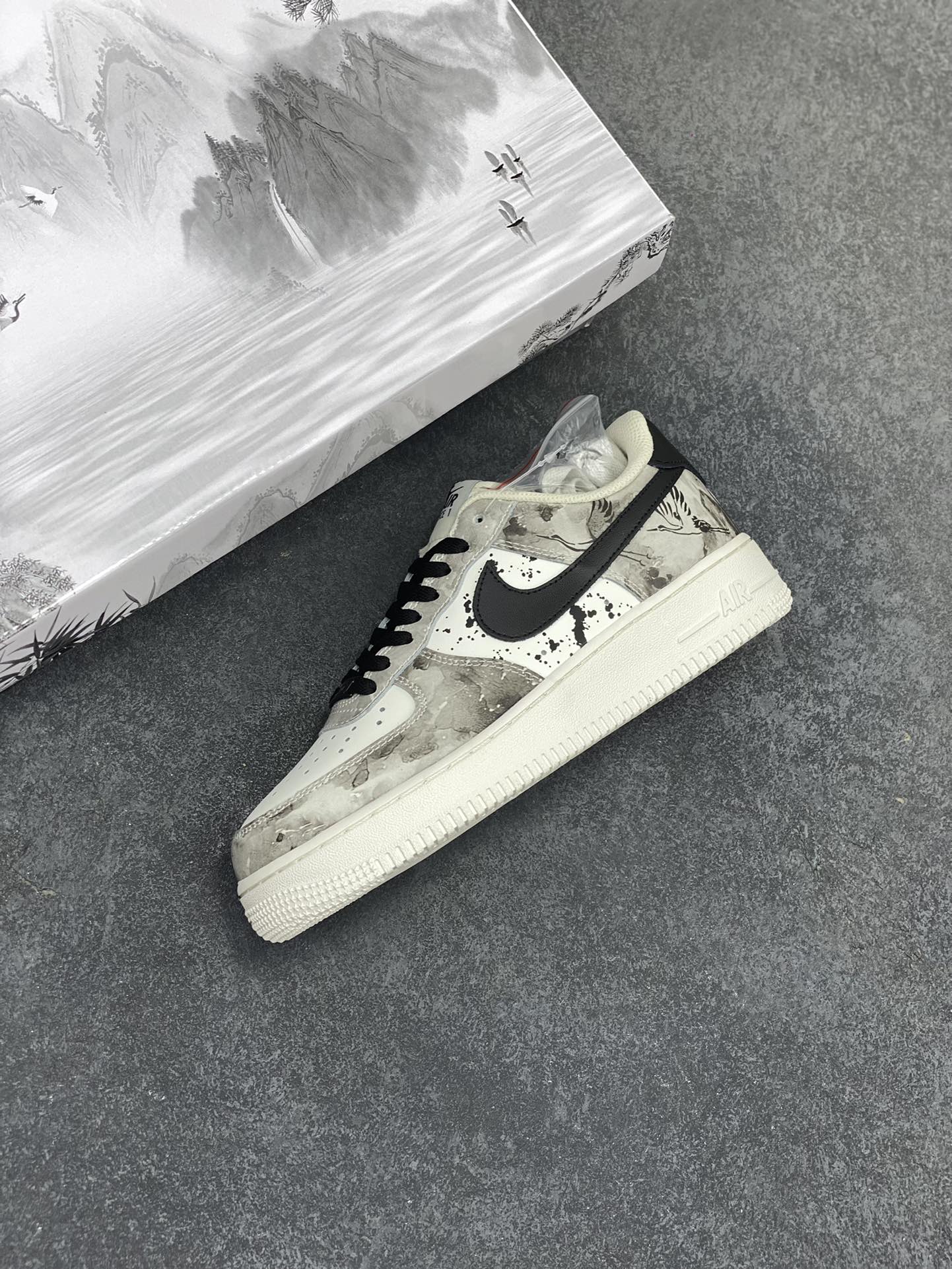 图片[7]-Nike Air Force 1 Low ’07 山水墨画配色 空军一号低帮休闲板鞋 原厂定制皮料 原盒原包装 原楦原纸板 纯正版型 正品NFC感应芯片 高清洁度 内置全掌气垫 货号：BL1522-089 尺码：36 36.5 37.5 38 38.5 39 40 40.5 41 42 42.5 43 44 44.5 45-选品中心