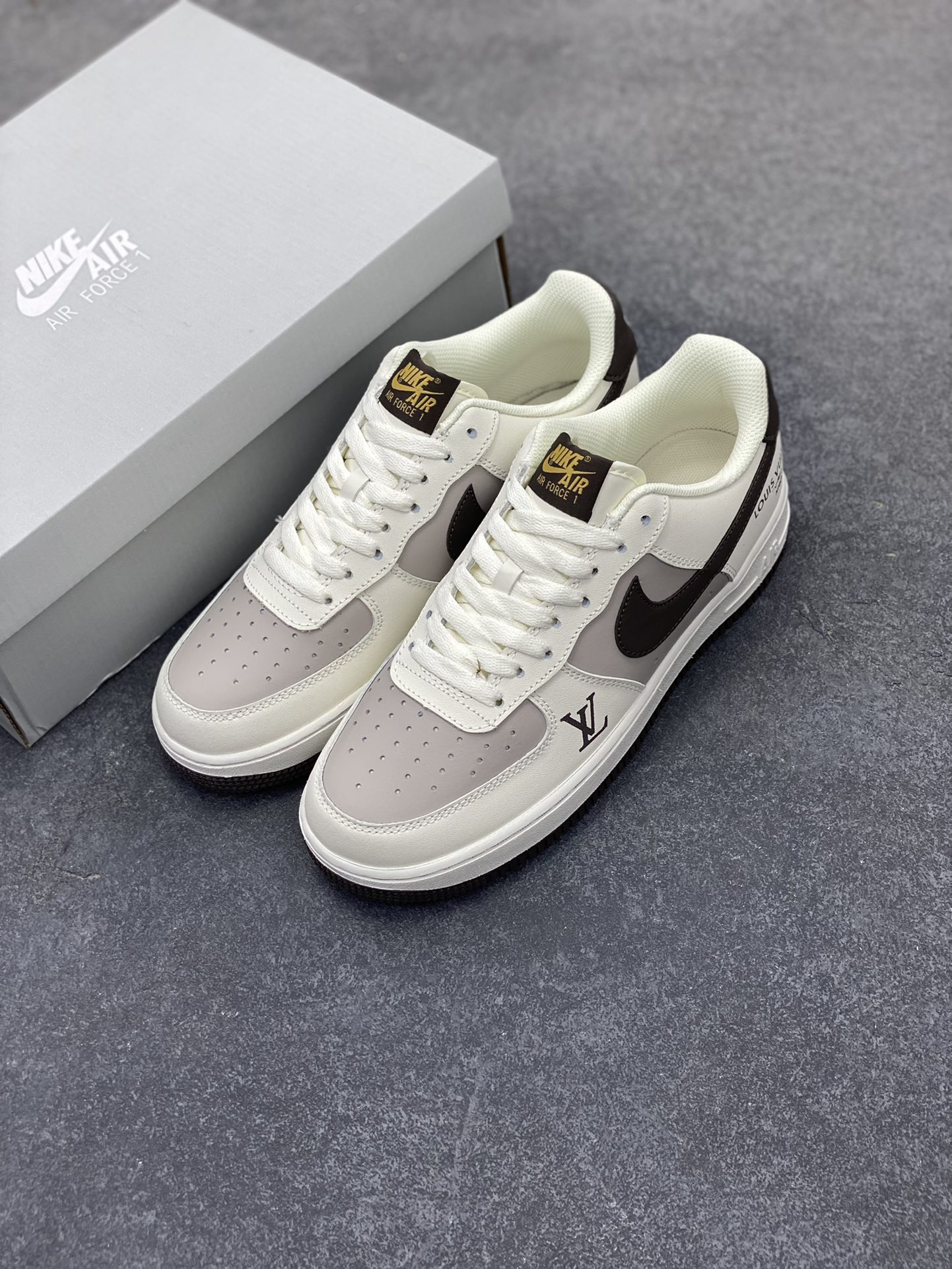 图片[8]-Nike Air Force 1 Low 空军一号低帮百搭休闲运动板鞋。柔软、弹性十足的缓震性能和出色的中底设计，横跨复古与现代的外型结合，造就出风靡全球三十多年的Force 1，直到今天还深受青睐。 货号：HX5123-108 尺码：36 36.5 37.5 38 38.5 39 40 40.5 41 42 42.5 43 44 44.5 45-选品中心