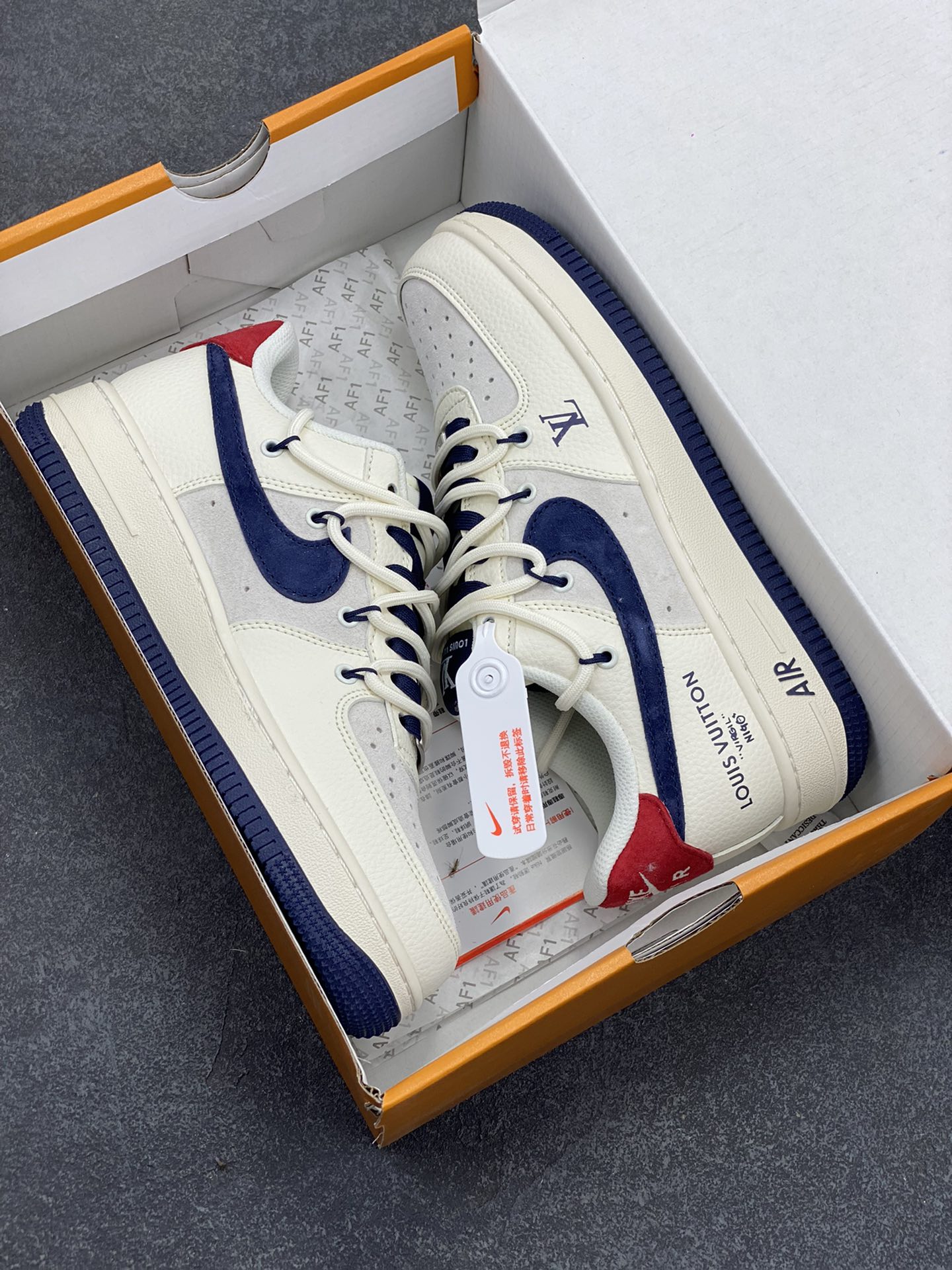 图片[9]-NIke Air Force 1 \’07 Low “LV联名——蓝勾抽绳”空军一号 低帮 运动鞋 休闲鞋 折边针车 工艺难度大 原楦头原纸板 原装鞋盒 定制五金配件 内置全掌气垫 原厂鞋底 货号：DM6868-083 尺码：36 36.5 37.5 38 38.5 39 40 40.5 41 42 42.5 43 44 44.5 45-选品中心