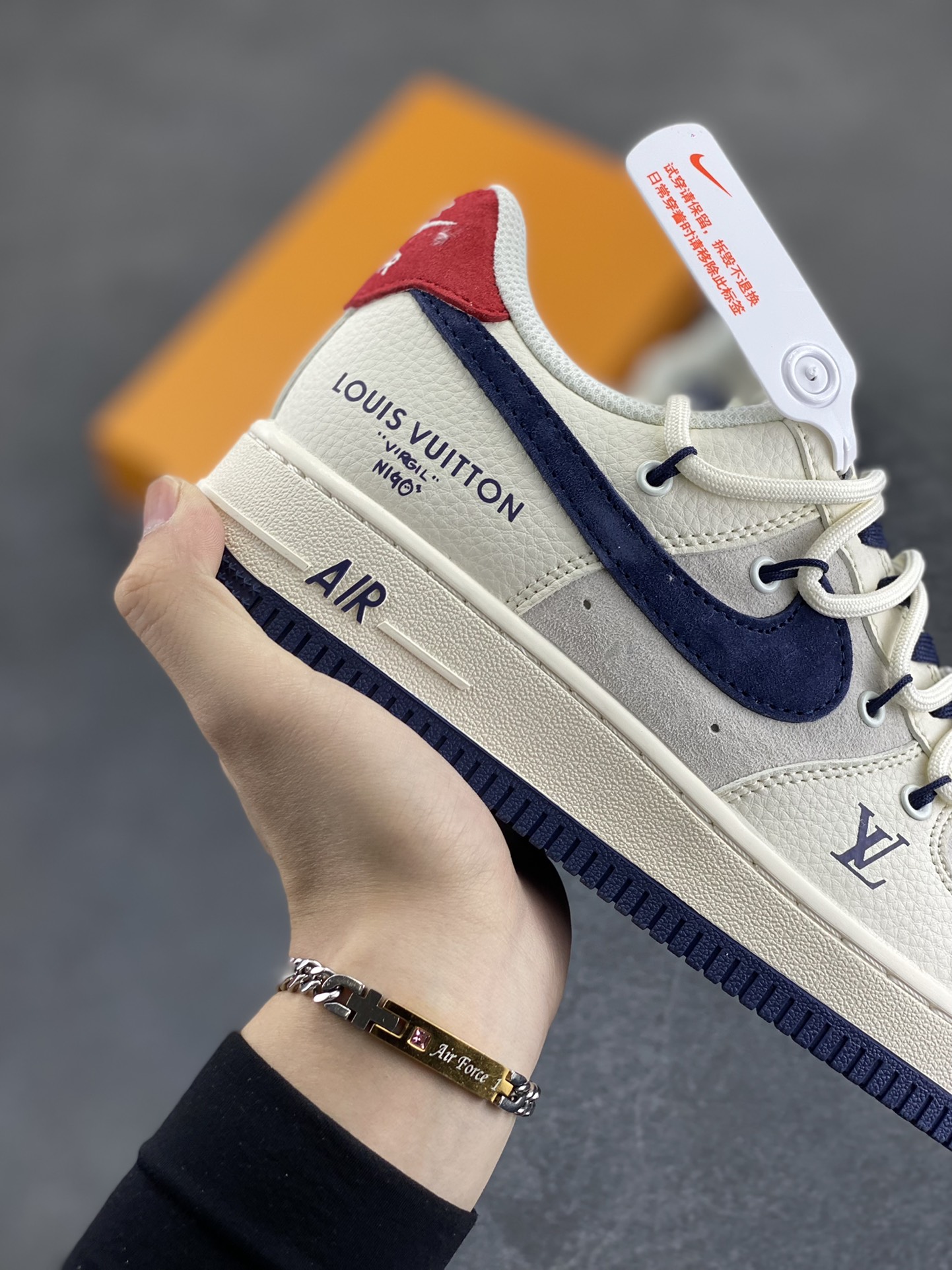 图片[6]-NIke Air Force 1 \’07 Low “LV联名——蓝勾抽绳”空军一号 低帮 运动鞋 休闲鞋 折边针车 工艺难度大 原楦头原纸板 原装鞋盒 定制五金配件 内置全掌气垫 原厂鞋底 货号：DM6868-083 尺码：36 36.5 37.5 38 38.5 39 40 40.5 41 42 42.5 43 44 44.5 45-选品中心