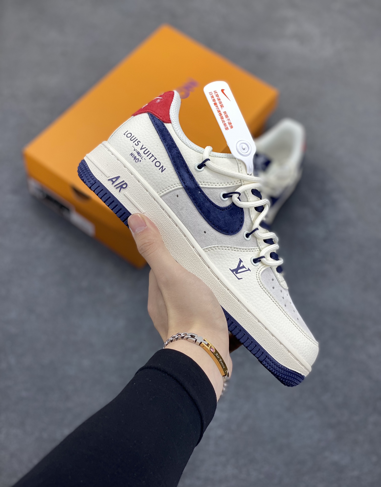 NIke Air Force 1 \’07 Low “LV联名——蓝勾抽绳”空军一号 低帮 运动鞋 休闲鞋 折边针车 工艺难度大 原楦头原纸板 原装鞋盒 定制五金配件 内置全掌气垫 原厂鞋底 货号：DM6868-083 尺码：36 36.5 37.5 38 38.5 39 40 40.5 41 42 42.5 43 44 44.5 45-选品中心