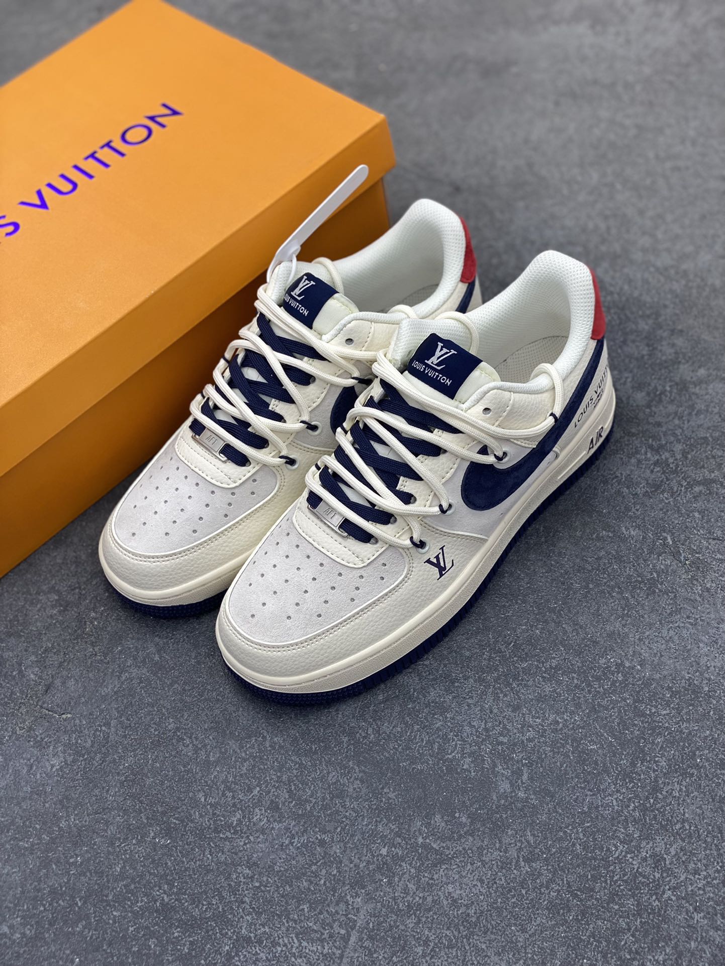 图片[8]-NIke Air Force 1 \’07 Low “LV联名——蓝勾抽绳”空军一号 低帮 运动鞋 休闲鞋 折边针车 工艺难度大 原楦头原纸板 原装鞋盒 定制五金配件 内置全掌气垫 原厂鞋底 货号：DM6868-083 尺码：36 36.5 37.5 38 38.5 39 40 40.5 41 42 42.5 43 44 44.5 45-选品中心