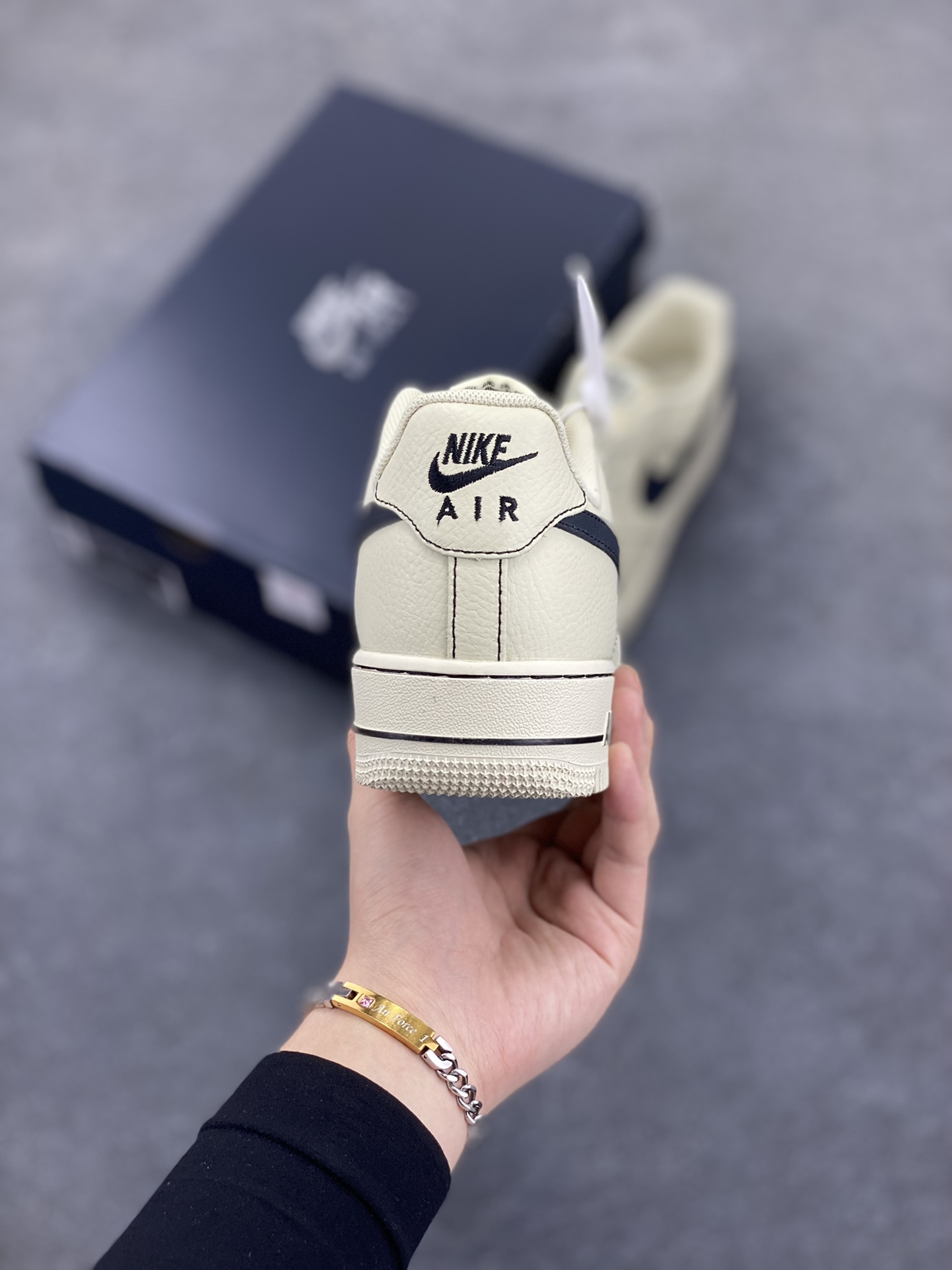 图片[4]-Nike Air Force 1 Low 白黑 原楦头原纸板 打造纯正空军版型 专注外贸渠道 全掌内置蜂窝气垫 原盒配件 原厂中底钢印、拉帮完美 货号：HQ2037-200 尺码：36 36.5 37.5 38 38.5 39 40 40.5 41 42 42.5 43 44 44.5 45-选品中心