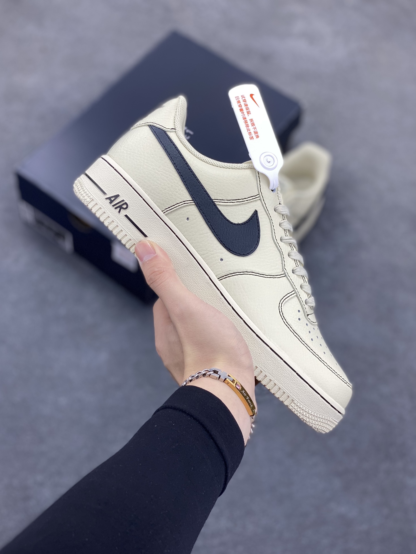 Nike Air Force 1 Low 白黑 原楦头原纸板 打造纯正空军版型 专注外贸渠道 全掌内置蜂窝气垫 原盒配件 原厂中底钢印、拉帮完美 货号：HQ2037-200 尺码：36 36.5 37.5 38 38.5 39 40 40.5 41 42 42.5 43 44 44.5 45-选品中心
