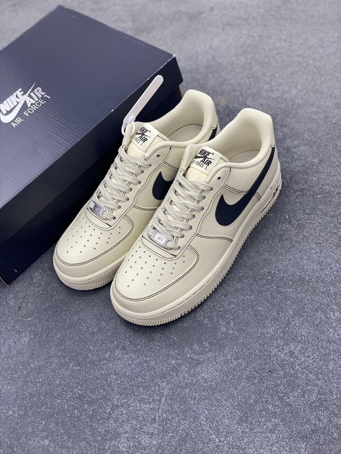 图片[8]-Nike Air Force 1 Low 白黑 原楦头原纸板 打造纯正空军版型 专注外贸渠道 全掌内置蜂窝气垫 原盒配件 原厂中底钢印、拉帮完美 货号：HQ2037-200 尺码：36 36.5 37.5 38 38.5 39 40 40.5 41 42 42.5 43 44 44.5 45-选品中心