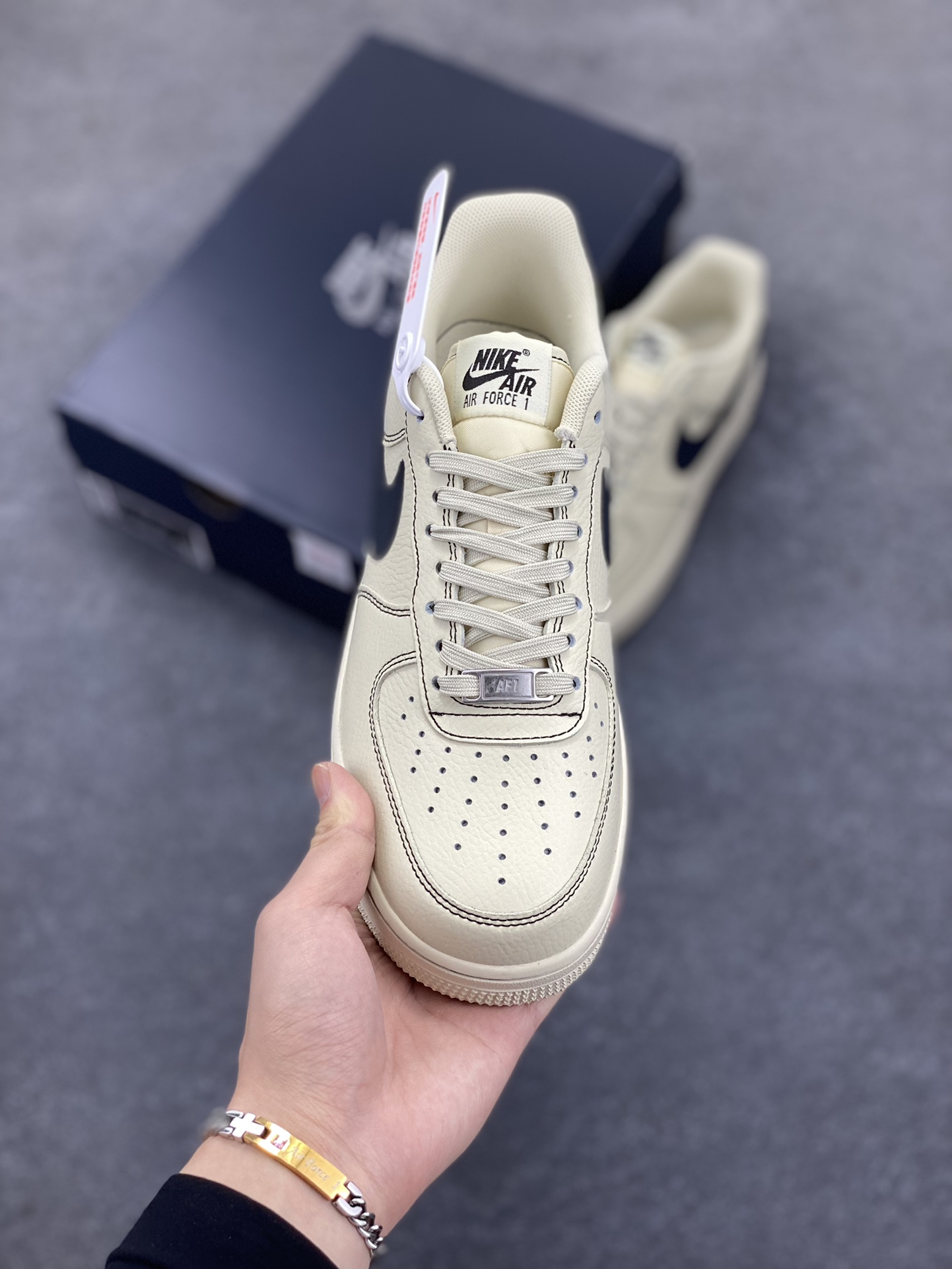 图片[2]-Nike Air Force 1 Low 白黑 原楦头原纸板 打造纯正空军版型 专注外贸渠道 全掌内置蜂窝气垫 原盒配件 原厂中底钢印、拉帮完美 货号：HQ2037-200 尺码：36 36.5 37.5 38 38.5 39 40 40.5 41 42 42.5 43 44 44.5 45-选品中心