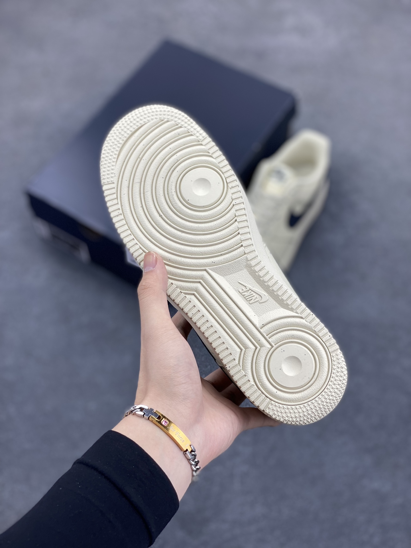 图片[5]-Nike Air Force 1 Low 白黑 原楦头原纸板 打造纯正空军版型 专注外贸渠道 全掌内置蜂窝气垫 原盒配件 原厂中底钢印、拉帮完美 货号：HQ2037-200 尺码：36 36.5 37.5 38 38.5 39 40 40.5 41 42 42.5 43 44 44.5 45-选品中心