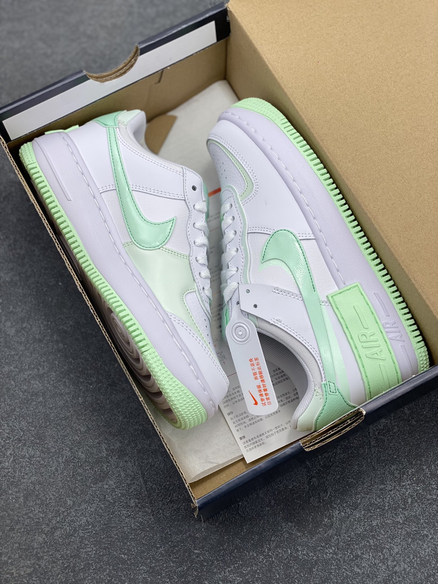 图片[9]-NK Air Force 1 Shadow 轻量增高低帮百搭板鞋\”拼接马卡龙\” 全新少女系解构主义设计双层轻量EVA发泡中底+防滑RB橡胶外圈底鞋底 原楦头原纸板 打造纯正空军版型 专注外贸渠道 全掌内置蜂窝气垫 原盒配件 原厂中底钢印、拉帮完美 货号：FZ3773-100 尺码：35.5 36 36.5 37.5 38 38.5 39 40-选品中心