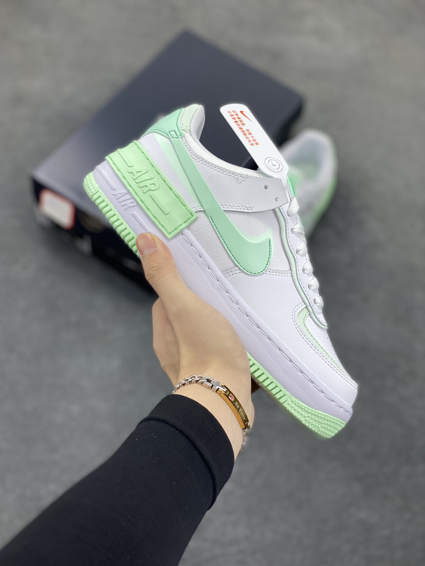 NK Air Force 1 Shadow 轻量增高低帮百搭板鞋\”拼接马卡龙\” 全新少女系解构主义设计双层轻量EVA发泡中底+防滑RB橡胶外圈底鞋底 原楦头原纸板 打造纯正空军版型 专注外贸渠道 全掌内置蜂窝气垫 原盒配件 原厂中底钢印、拉帮完美 货号:FZ3773-100 尺码:35.5 36 36.5 37.5 38 38.5 39 40-选品中心