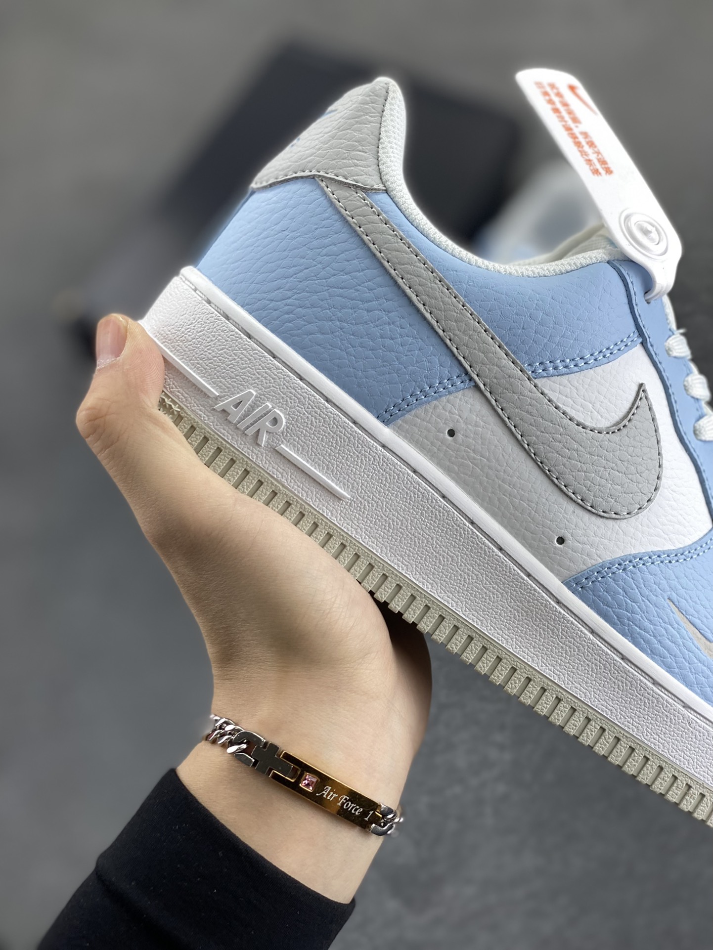 图片[6]-福利特价 Air Force 1 \’07 Low 白蓝灰 原楦头原纸板 打造纯正空军版型 #专注外贸渠道 全掌内置蜂窝气垫 #原盒配件 原厂中底钢印、拉帮完美 货号：HF0022-400 尺码：36 36.5 37.5 38 38.5 39 40 40.5 41 42 42.5 43 44 44.5 45-选品中心