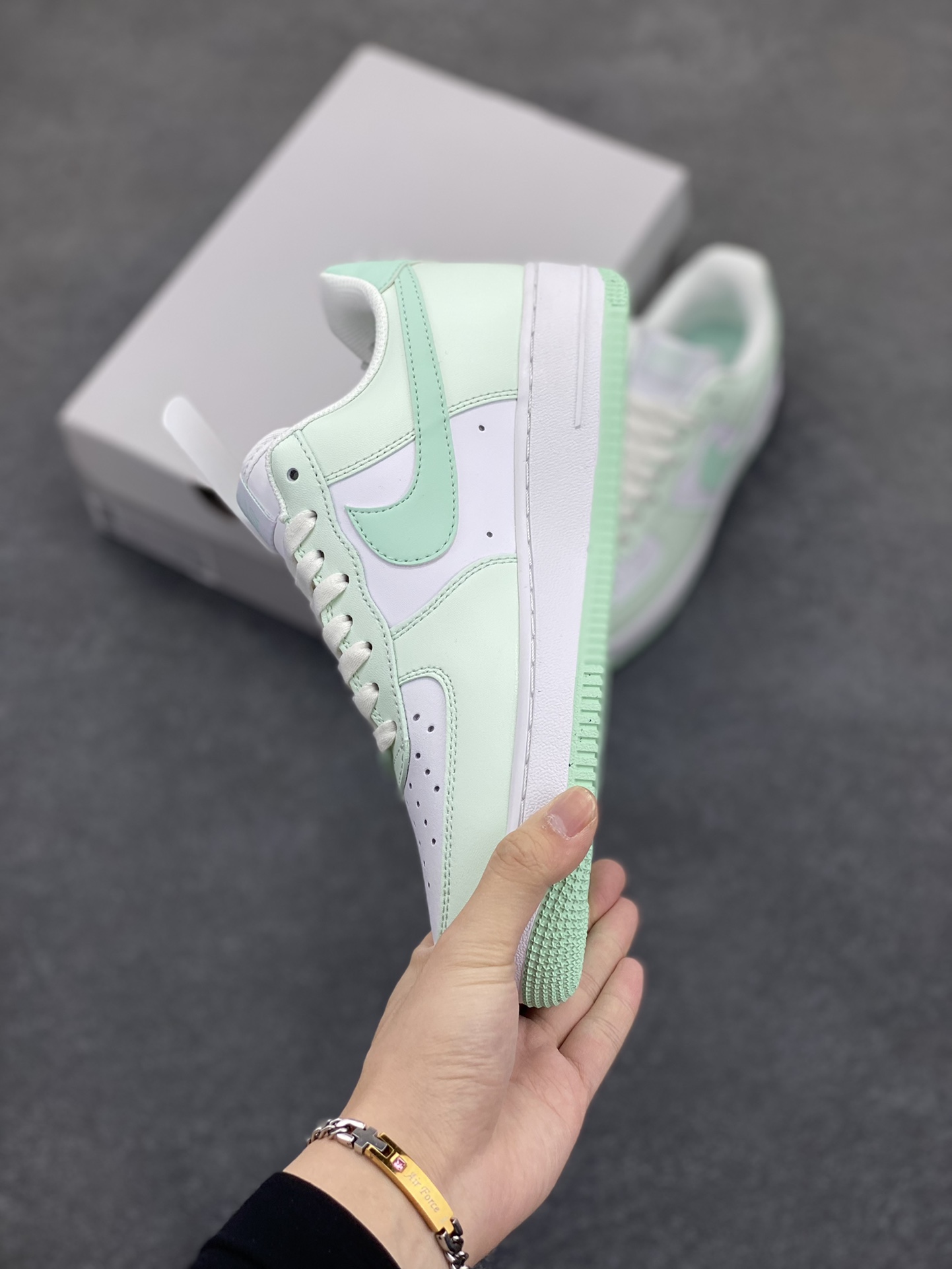 图片[3]-福利特价 Nk Air Force 1\’07 Low 蒂芙尼绿 空军一号低帮休闲板鞋 原楦头原纸板 打造纯正空军版型#专注外贸渠道 全掌内置蜂窝气垫 #原盒配件 原厂中底钢印、拉帮完美 货号：FZ4123-394 尺码：36 36.5 37.5 38 38.5 39 40 40.5 41 42 42.5 43 44 44.5 45 46-选品中心