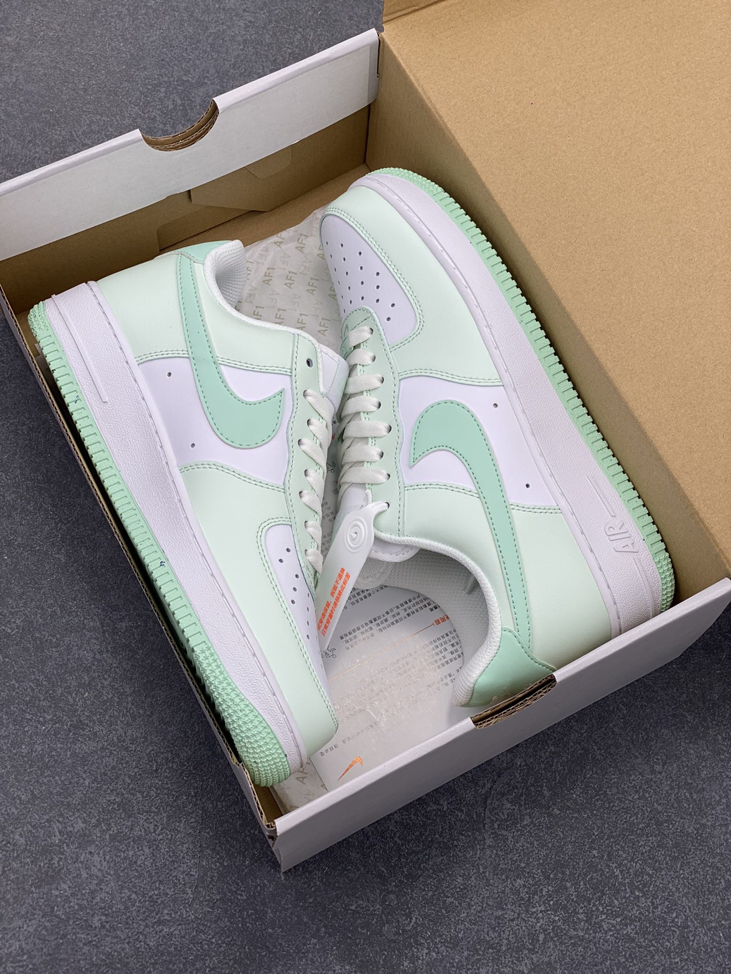 图片[9]-福利特价 Nk Air Force 1\’07 Low 蒂芙尼绿 空军一号低帮休闲板鞋 原楦头原纸板 打造纯正空军版型#专注外贸渠道 全掌内置蜂窝气垫 #原盒配件 原厂中底钢印、拉帮完美 货号：FZ4123-394 尺码：36 36.5 37.5 38 38.5 39 40 40.5 41 42 42.5 43 44 44.5 45 46-选品中心