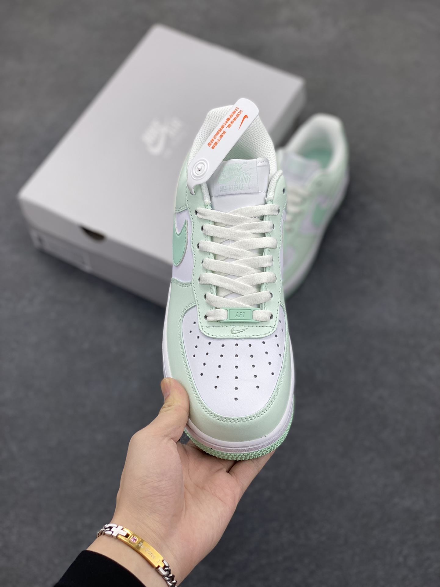图片[2]-福利特价 Nk Air Force 1\’07 Low 蒂芙尼绿 空军一号低帮休闲板鞋 原楦头原纸板 打造纯正空军版型#专注外贸渠道 全掌内置蜂窝气垫 #原盒配件 原厂中底钢印、拉帮完美 货号：FZ4123-394 尺码：36 36.5 37.5 38 38.5 39 40 40.5 41 42 42.5 43 44 44.5 45 46-选品中心