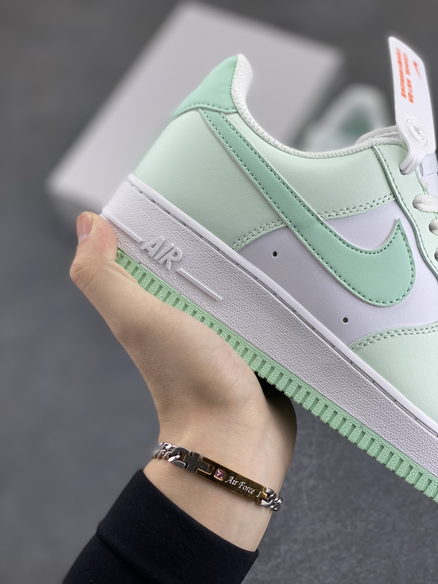 图片[6]-福利特价 Nk Air Force 1\’07 Low 蒂芙尼绿 空军一号低帮休闲板鞋 原楦头原纸板 打造纯正空军版型#专注外贸渠道 全掌内置蜂窝气垫 #原盒配件 原厂中底钢印、拉帮完美 货号：FZ4123-394 尺码：36 36.5 37.5 38 38.5 39 40 40.5 41 42 42.5 43 44 44.5 45 46-选品中心