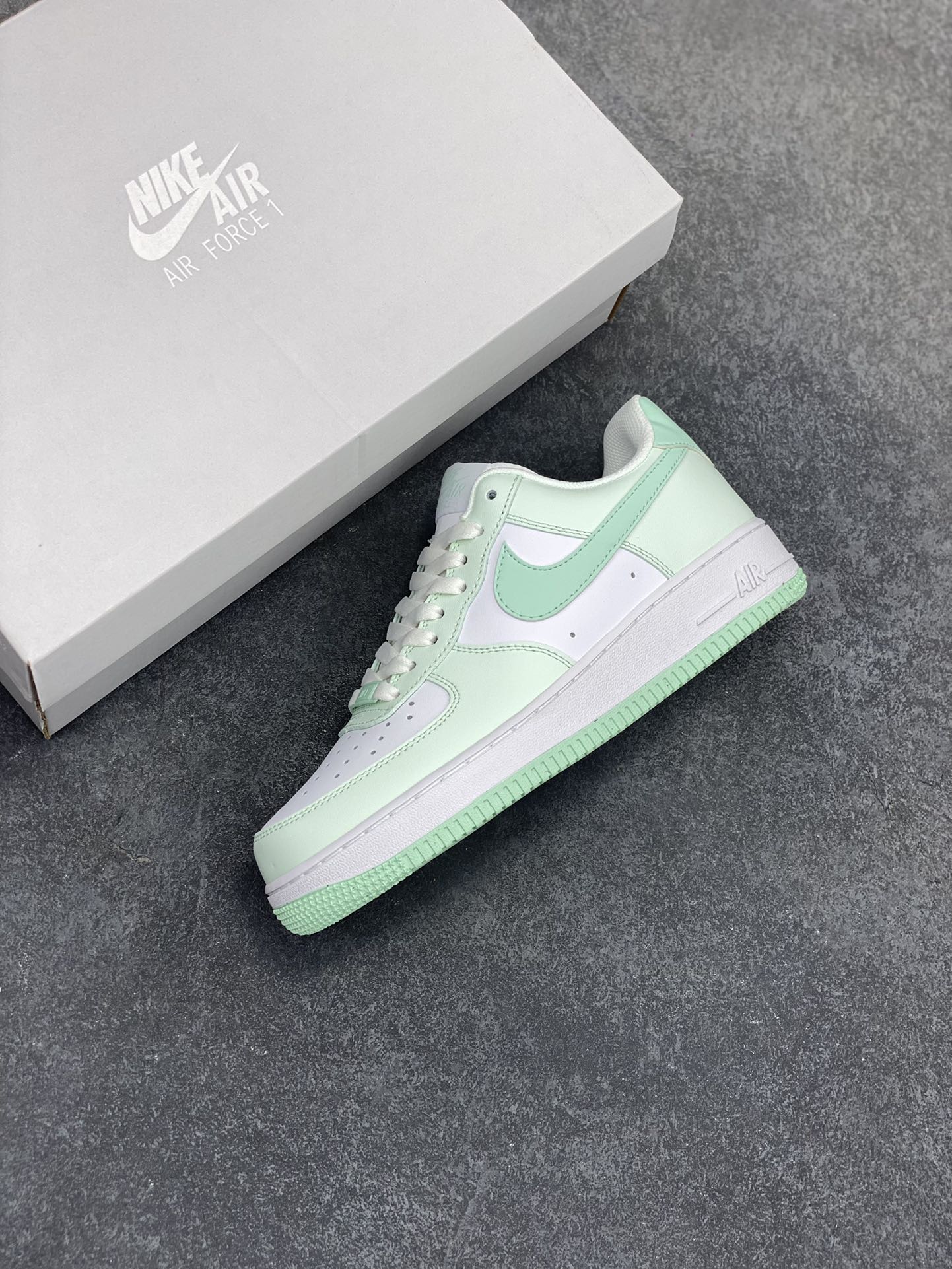 图片[7]-福利特价 Nk Air Force 1\’07 Low 蒂芙尼绿 空军一号低帮休闲板鞋 原楦头原纸板 打造纯正空军版型#专注外贸渠道 全掌内置蜂窝气垫 #原盒配件 原厂中底钢印、拉帮完美 货号：FZ4123-394 尺码：36 36.5 37.5 38 38.5 39 40 40.5 41 42 42.5 43 44 44.5 45 46-选品中心