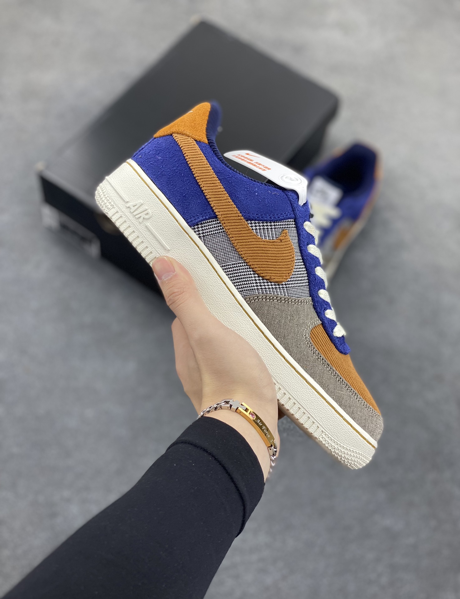 福利特价 Nike Air Force 1 \'07 Low 空军一号 灯芯绒 低帮休闲板鞋 原楦头原纸板 清洁度完美 全掌内置蜂窝气垫 中底钢印、拉帮完美 货号：FQ8744-410 尺码：36 36.5 37.5 38 38.5 39 40 40.5 41 42 42.5 43 44 44.5 45-选品中心