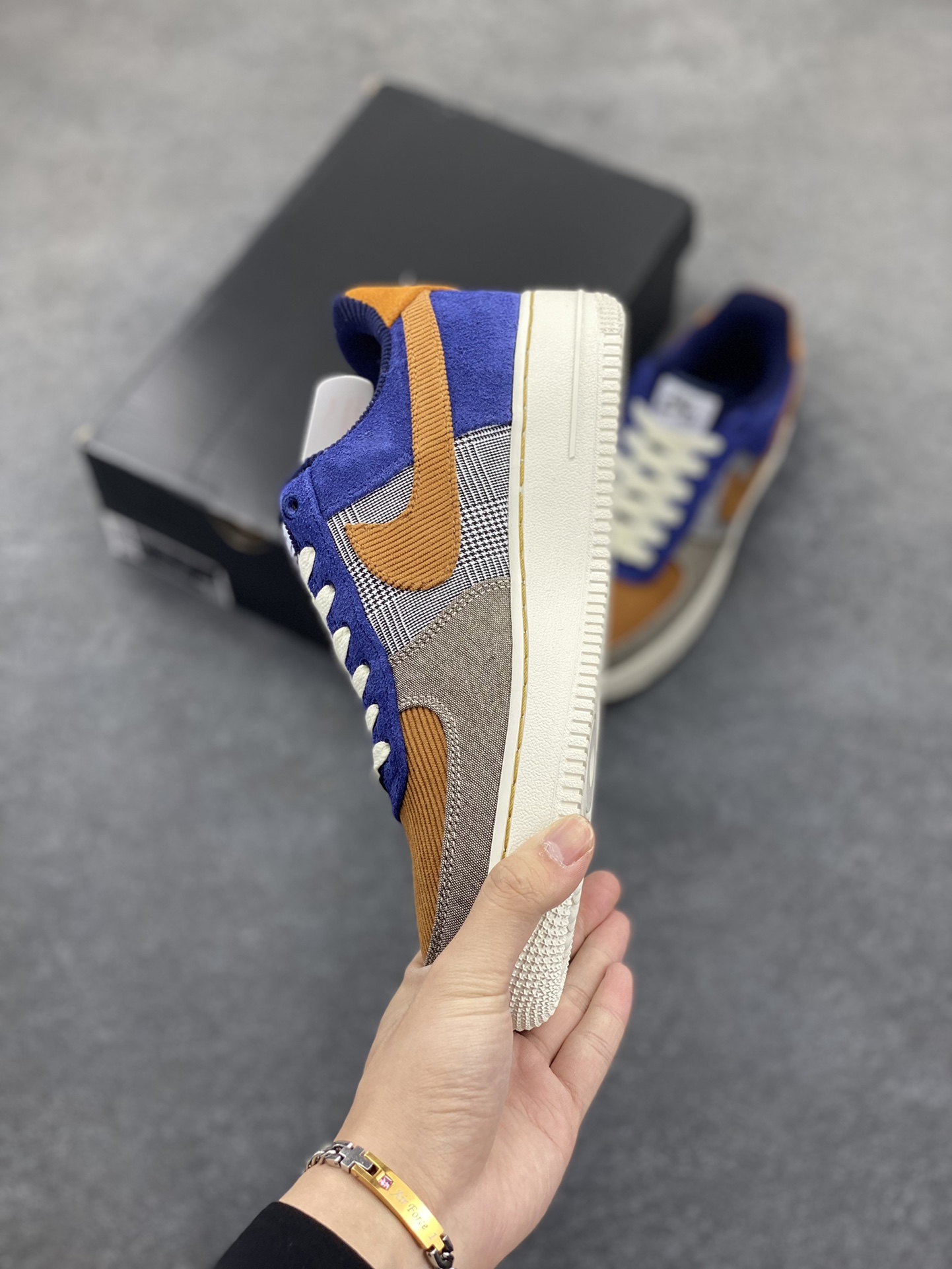 图片[3]-福利特价 Nike Air Force 1 \’07 Low 空军一号 灯芯绒 低帮休闲板鞋 原楦头原纸板 清洁度完美 全掌内置蜂窝气垫 中底钢印、拉帮完美 货号：FQ8744-410 尺码：36 36.5 37.5 38 38.5 39 40 40.5 41 42 42.5 43 44 44.5 45-选品中心